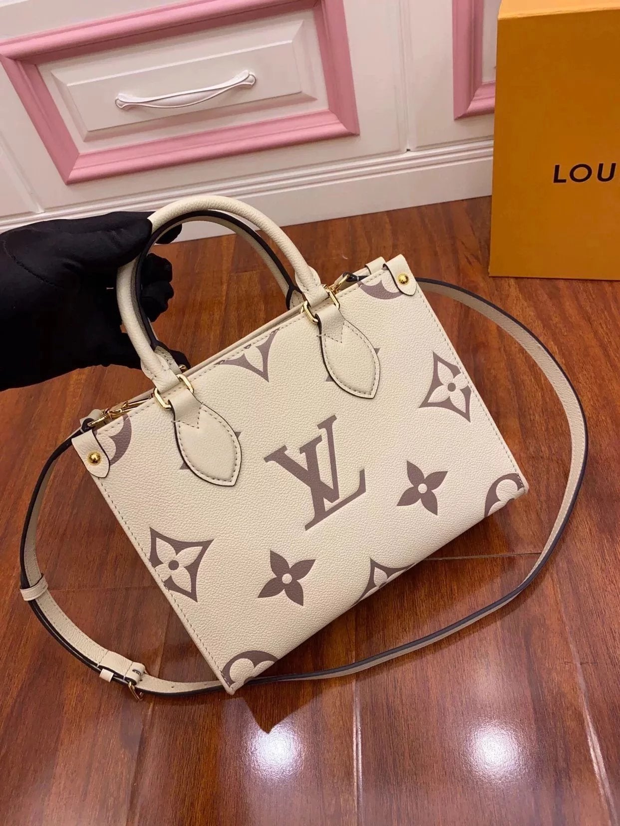 Louis Vuitton LV Women's Bag Top version Tote Original Leather Tote Bag New Milky White Shopping Bag Shoulder Bag Messenger Bag Handbag Clutch Women's Bag M45654M45659M45779M45595M45494M45495