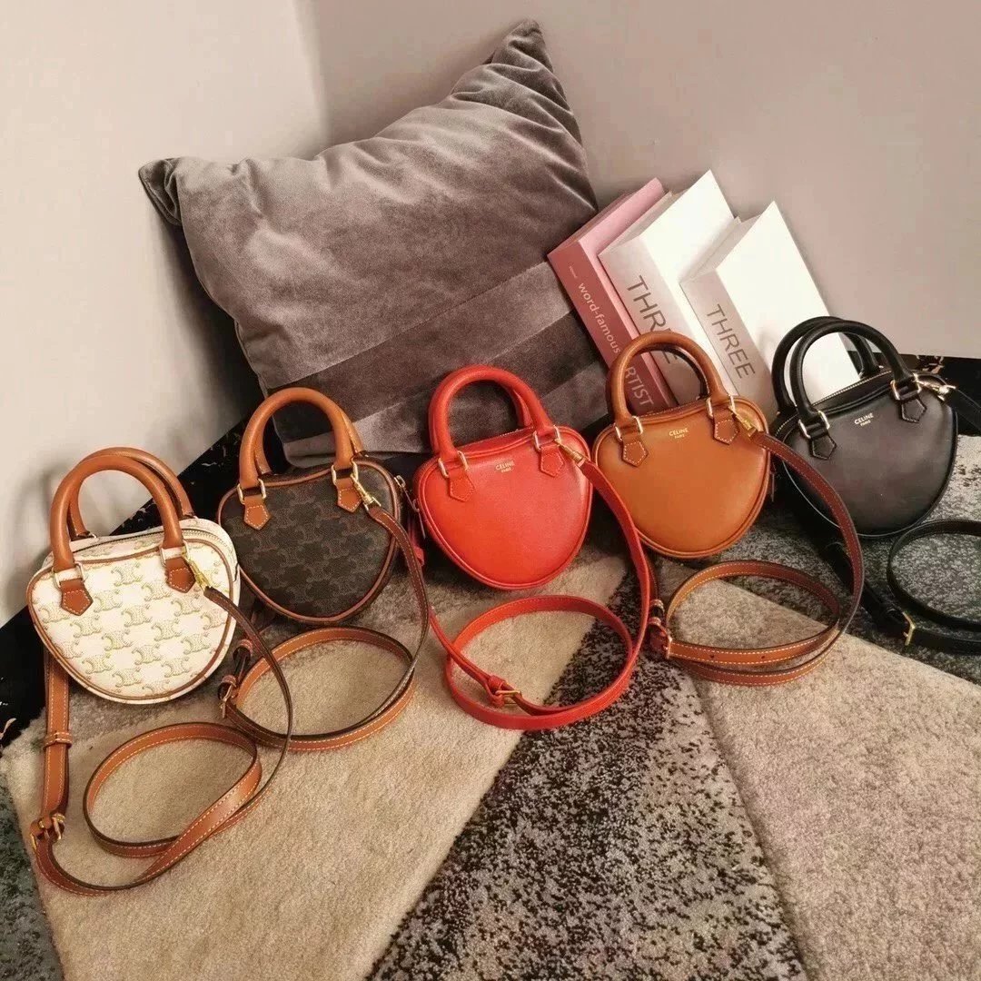 Celine women's bag Top version 【Kowloon Leather Edition】New Heart Bag New Year Capsule Series Heart-Shaped Handbag TRIOMPHE Logo Printing and Fun Type Heart Bag Can Be Carried by Hand、Women's Shoulder Crossbody Bag198223