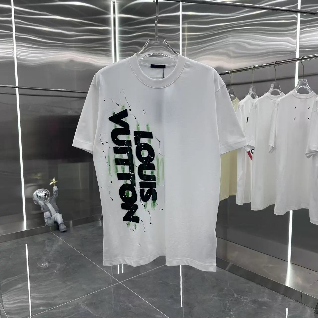 Louis Vuitton LV T-shirt Vertical Letter Print on the Chest logo round Neck Short Sleeve25ss New Pure Cotton Unisex Style T T-shirt OS Loose Fit Base Shirt Half Sleeve T-Shirt Top Half Sleeve