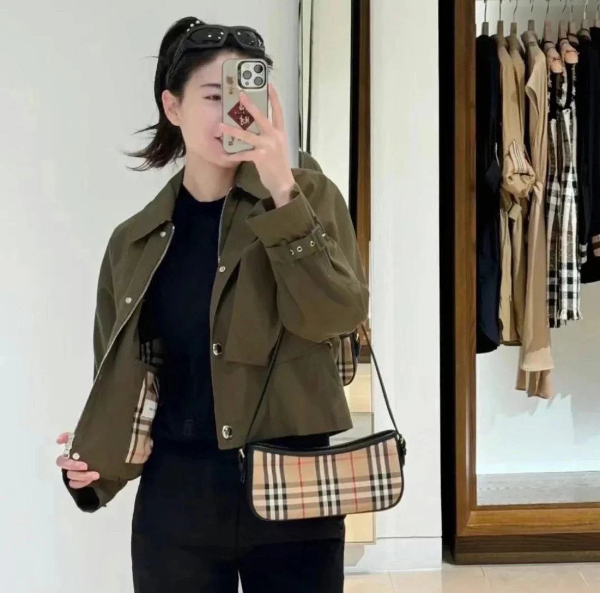 Burberry Women's Bag Top version New Pet Classic Plaid Underarm Bag Portable Hand-Carrying Half-Month Mahjong Women's Bag