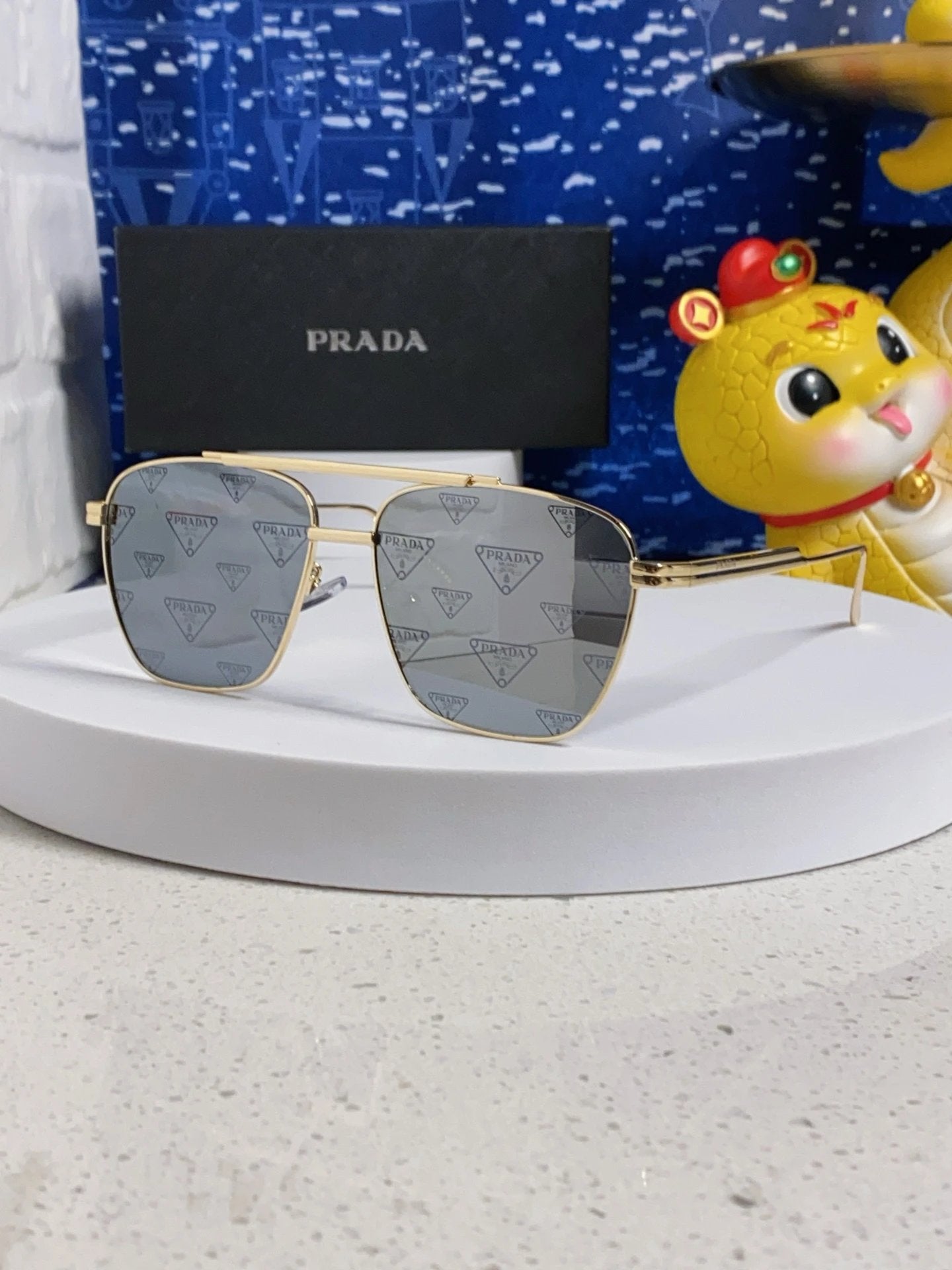 PRADA Sunglasses Letter Logo Temple Sunglasses Slimming Non-Prescription Unisex Couple Style UV Protection Driving Beach Fishing25ss New Sports Casual Versatile