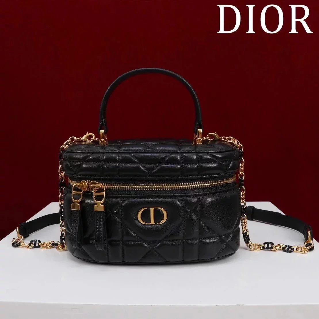 Dior Women's Bag Top version 24The New Rouge Pink Small Cosmetic Bag Hand-Carrying Crossbody Is Already the Standard of This Series. the Inner Configuration Is Small Mirror Small Cosmetic Bag Hand-Carrying Cosmetic Bag Box Bag Handle Box Bag Women's Bag