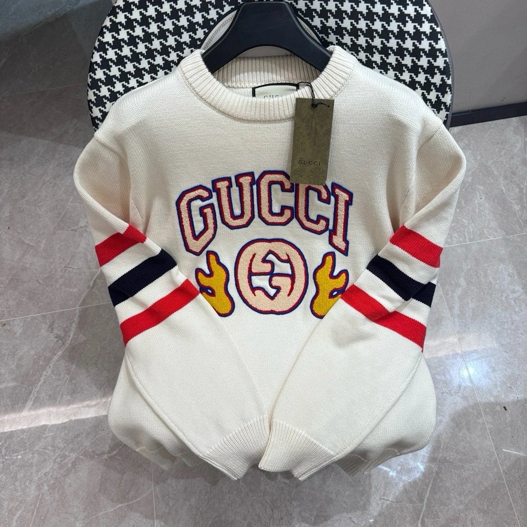 Gucci Sweater American College Style Retro Round Neck Sweater with Interlocking Buttons on the Chest g Flame Letter Towel Embroidery logo Unisex Jacket