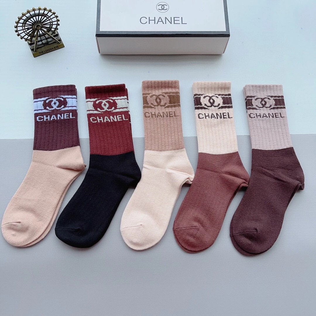 Chanel Sock Socks with Packaging（a Box5Double）
New High-End Wool Long Socks！Popular Letter Counter Synchronization Stockings