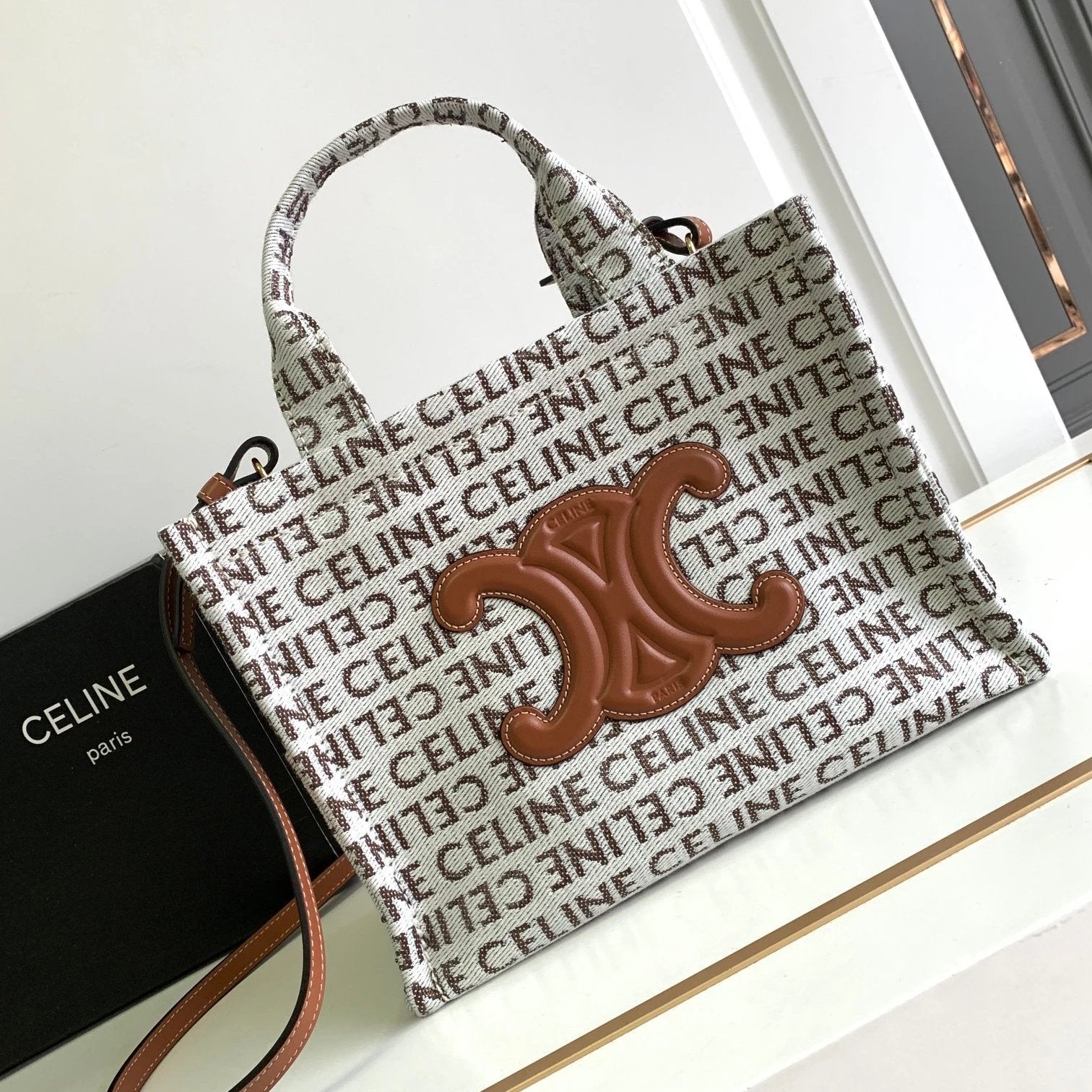 Celine women's bag Top version 【Super Original Leather】New Product cabas Summer Canvas Fabric Beach Bag Towel Series Tote Bag Denim Denim Small Size Tote Bag Large Shopping Bag Mummy Bag Brown Embossed Arc De Triomphe logo New tote Bag199162196762