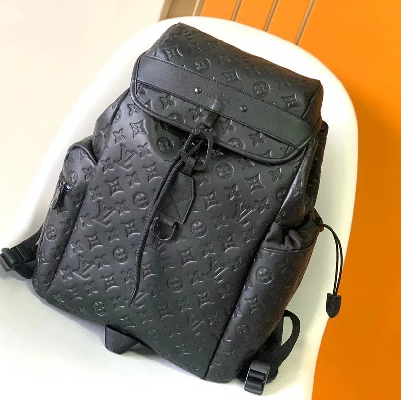 Louis Vuitton LV Backpack Top version 【Tax-Free Version】Cowhide Embossed Men's Backpack Backpack M43680DISCOVERY Backpack Men's Bag Large Capacity Men's Bag Backpack Men's Backpack Travel Bag Suitcase2023New Version