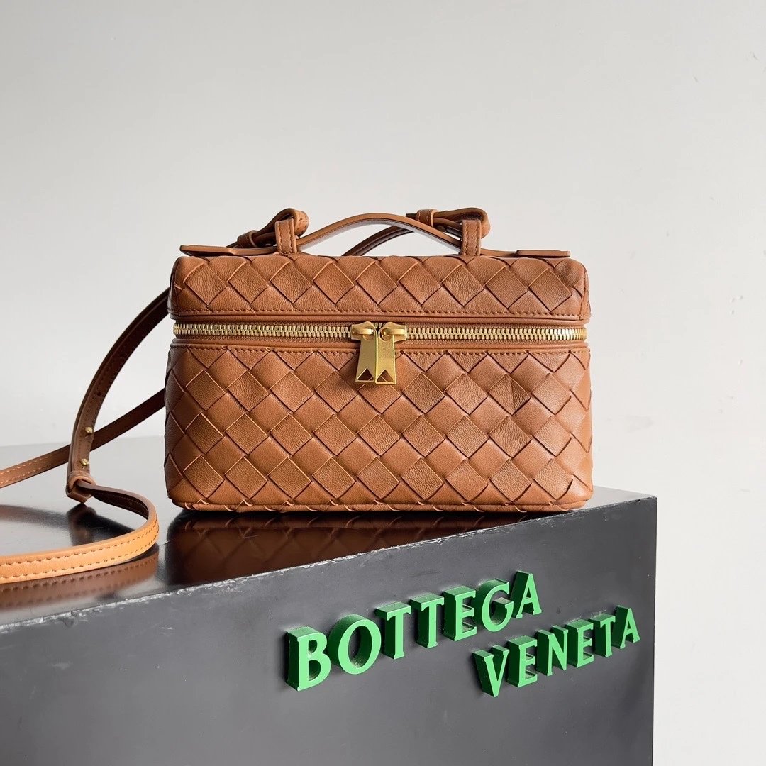 Bottega Veneta Women's Bag Top version 【Version Surrogate Shopping Original Highest Version】BottegaVeneta24Spring and Summer Woven Zipper Messenger Bag New Woven Bag Box Bag Lunch Box Bag Cowhide Woven Bag Cosmetic Bag New Women's Bag Cosmetic Case Portab