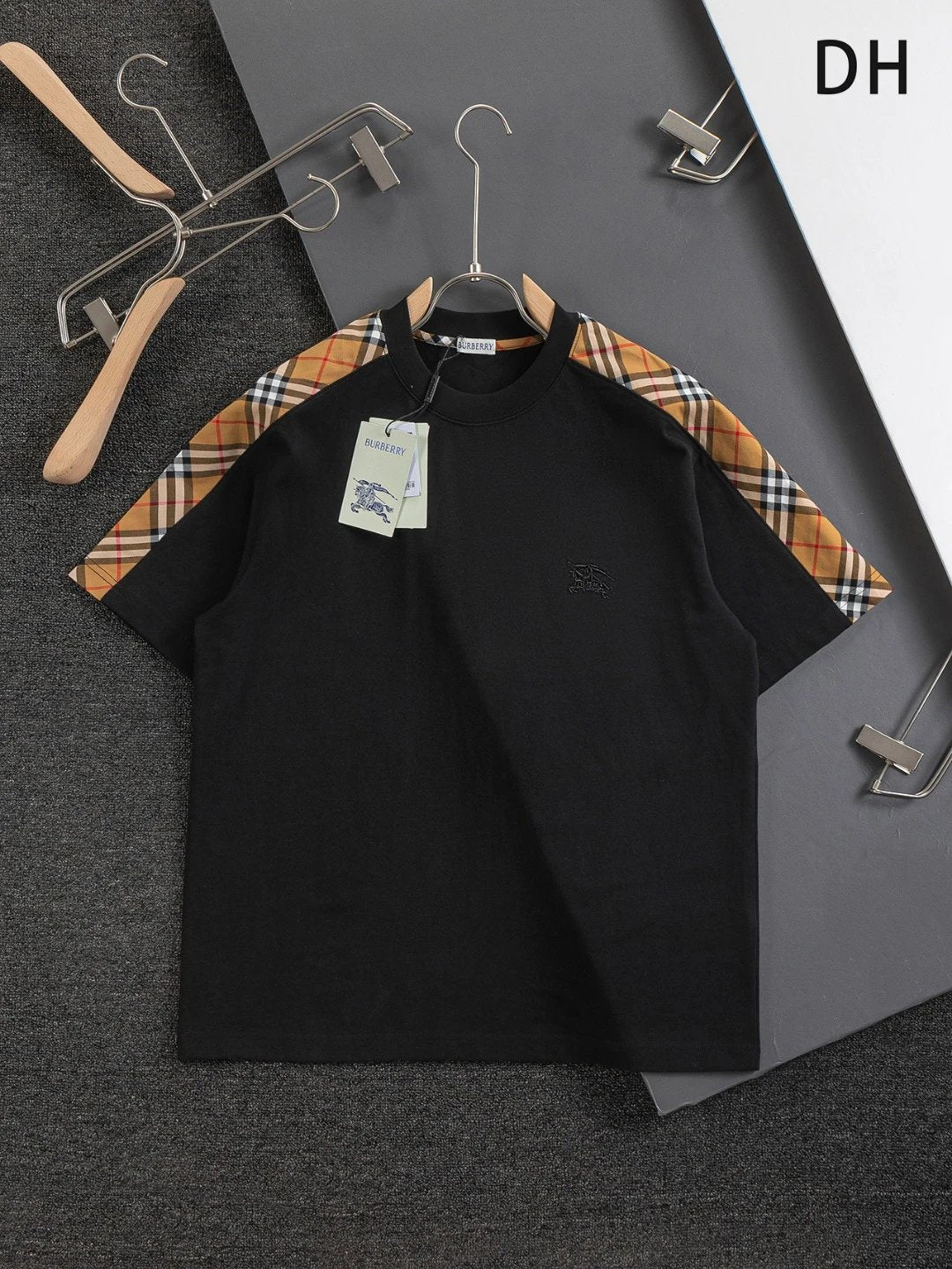 Burberry T-shirt Embroidery on the chest logo round Neck Short Sleeve25ss New pure cotton T Unisex T-Shirt OS Drop Shoulder Loose Fit Base Shirt Top T-Shirt Short Sleeve