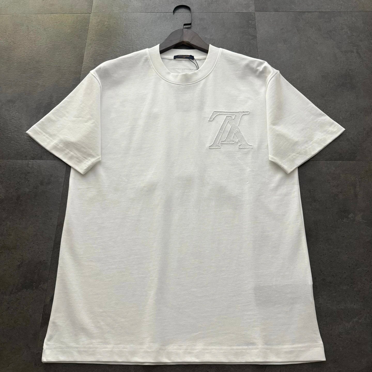 Louis Vuitton LV T-shirt Chest Letter Embroidery logo round Neck Short Sleeve25ss New pure cotton T Unisex T-Shirt OS Drop Shoulder Loose Fit Base Shirt Top T-Shirt Short Sleeve