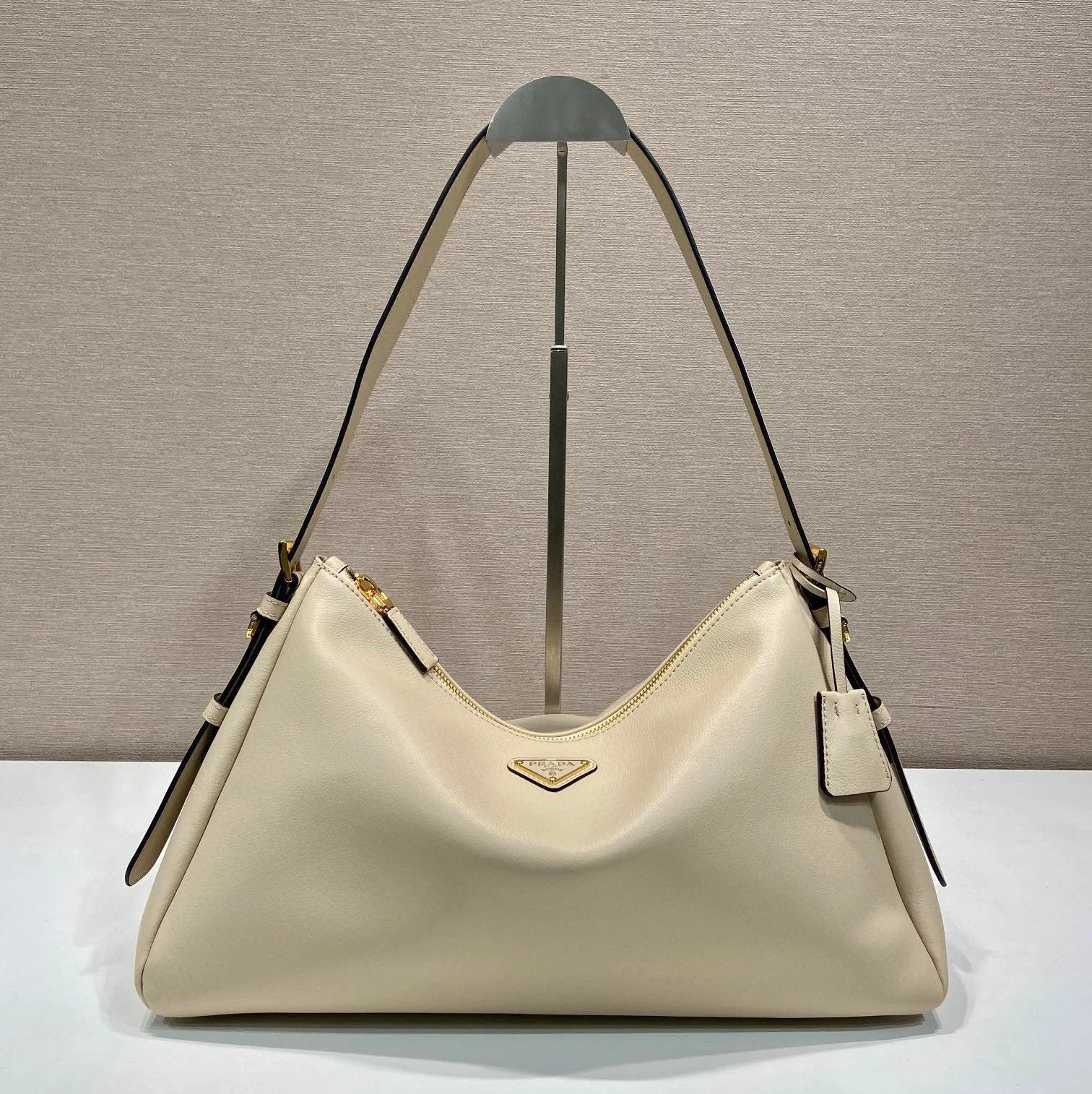 PRADA Bag Top version Latest Aimee Underarm Bag Imported Calfskin Enamel Metal Triangle Logo Zipper Open and Close Leather hobo Bag Handbag Shoulder Bag Large1BC228