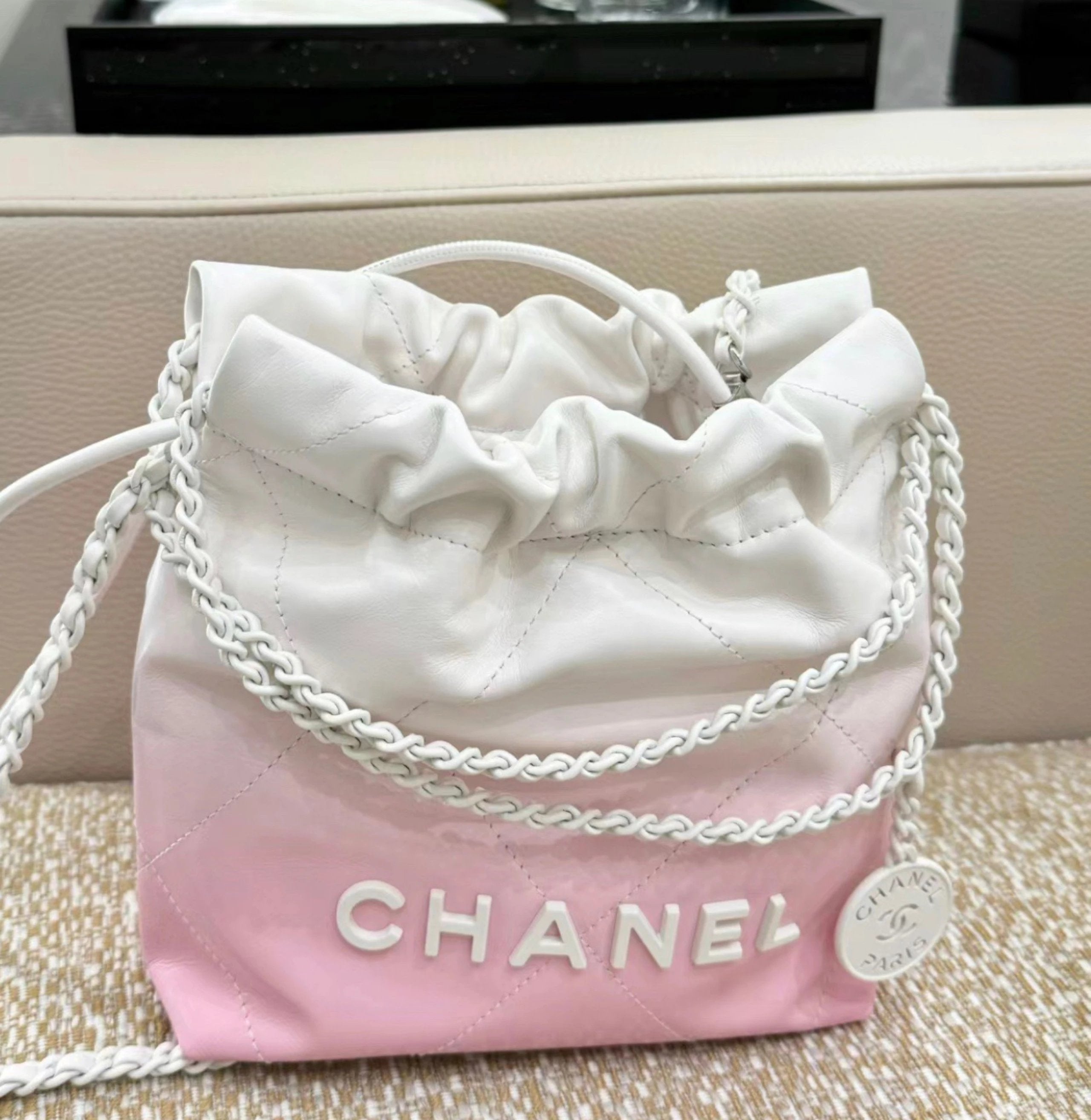 Chanel Women's Bag Top version 【Premium Edition】/24S Gradient Pink Garbage Bag Strawberry Milkshake Pink White mini22bag Garbage Bag New Gradient Cherry Blossom Pink White Garbage Pack Mini22Handbag Tote Bag