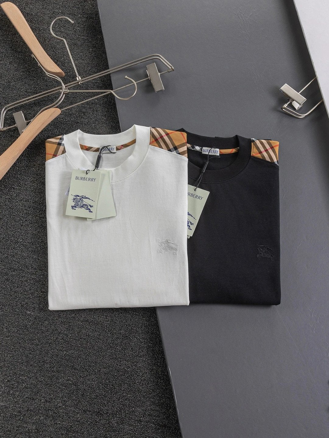 Burberry T-shirt Embroidery on the chest logo round Neck Short Sleeve25ss New pure cotton T Unisex T-Shirt OS Drop Shoulder Loose Fit Base Shirt Top T-Shirt Short Sleeve