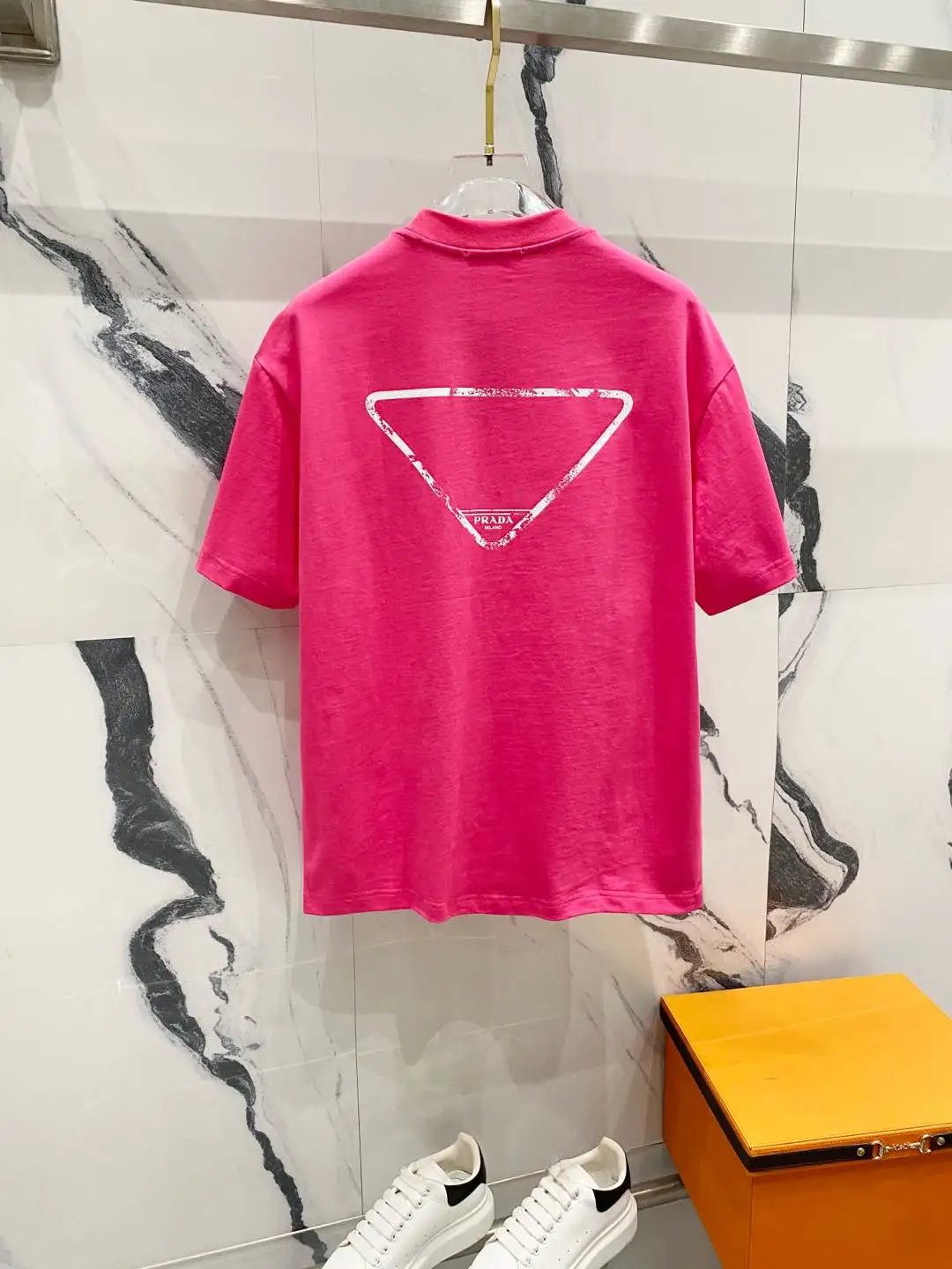 PRADA T-shirt Three-Dimensional Embroidery Spray Printing Letters LOGO round Neck Short Sleeve25ss New Pure Cotton Unisex Style T T-shirt OS Loose Fit Base Shirt Top Half Sleeve T-Shirt