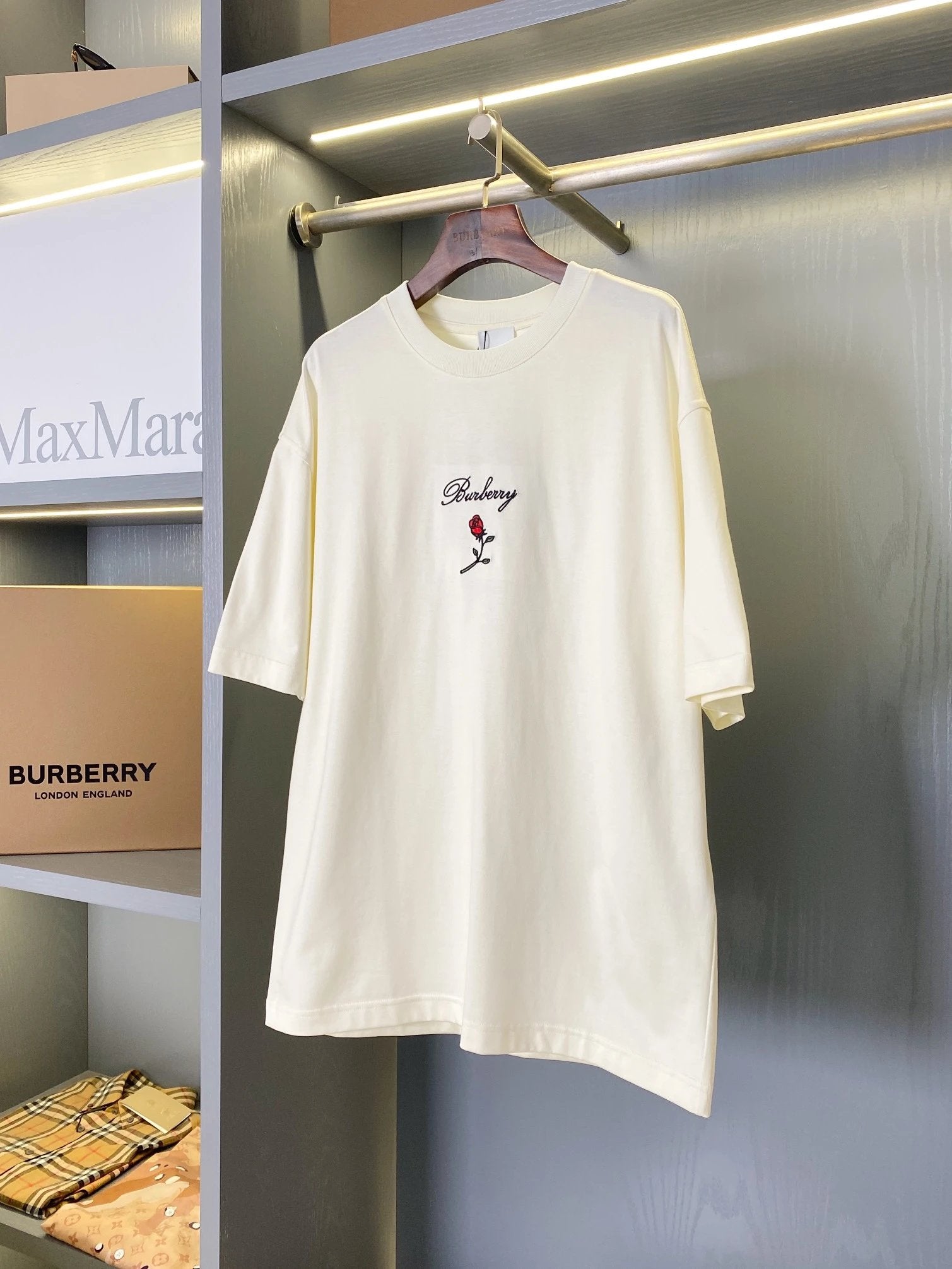 Burberry T-shirt Rose Embroidery logo round Neck Short Sleeve25ss New pure cotton T Unisex T-Shirt OS Loose Fit Base Shirt Top Half Sleeve T-Shirt
