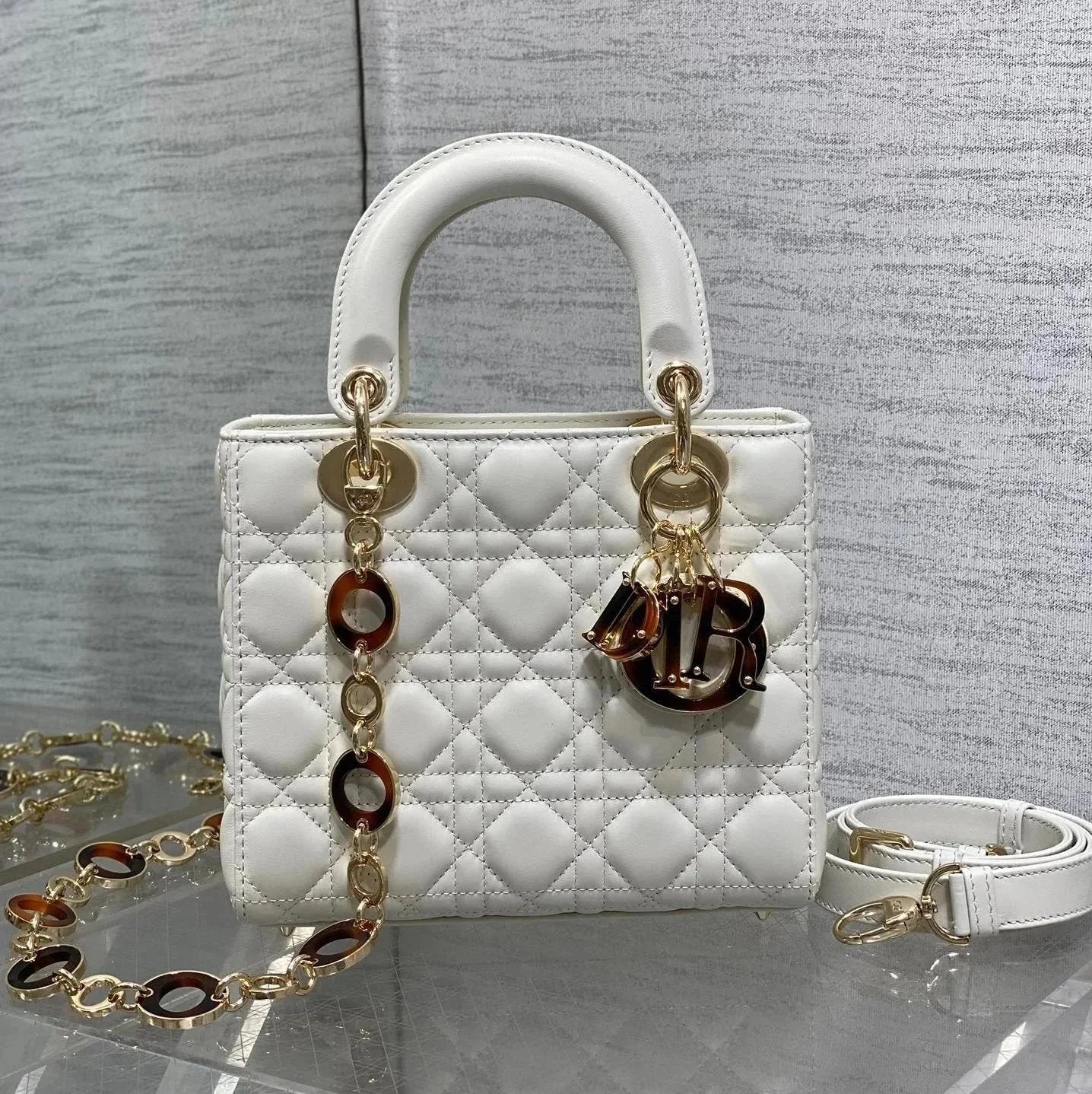 Dior Women's Bag Top version 【Cheng Huang Leather Goods Grade Surrogate Shopping】Enamel Pendant Chain Lady Double-Shoulder Strap Diana Bag Rattan Plaid Sheepskin Diana Three-Grid Diana Four-Grid Handbag Dinner Bag Shoulder Bag Women's Bag Messenger Bag Ch