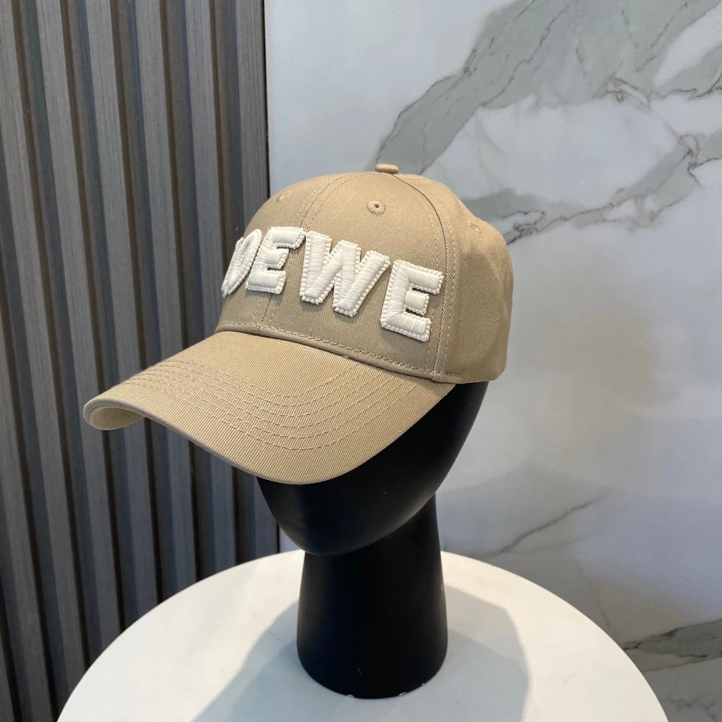 LOEWE Hat Minimalist Embroidery logo Baseball Cap Sunshade Sun Protection Duckbill Cap Large Head Circumference Slimming Face Curved Brim Versatile Sports Hat for Men and Women Couples Same Style