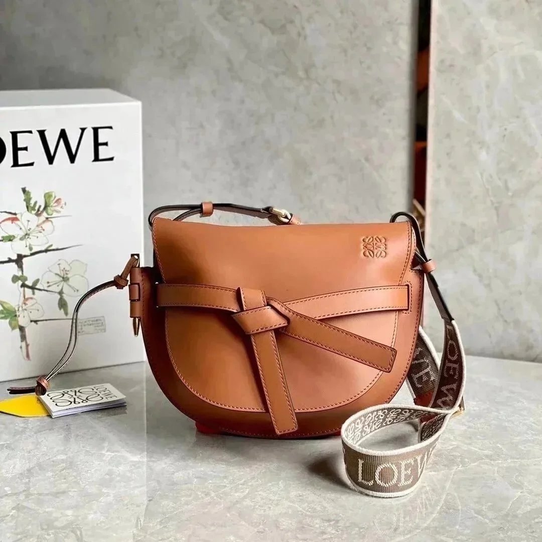 LOEWE Women's Bag Top version 【Counter Version Original Leather】Send a Full Set of Packaging Loew New Mini Letter Wide Shoulder Strap Saddle Bag GateDual Saddle Bag Women's Bag Retro Horseshoe Bag