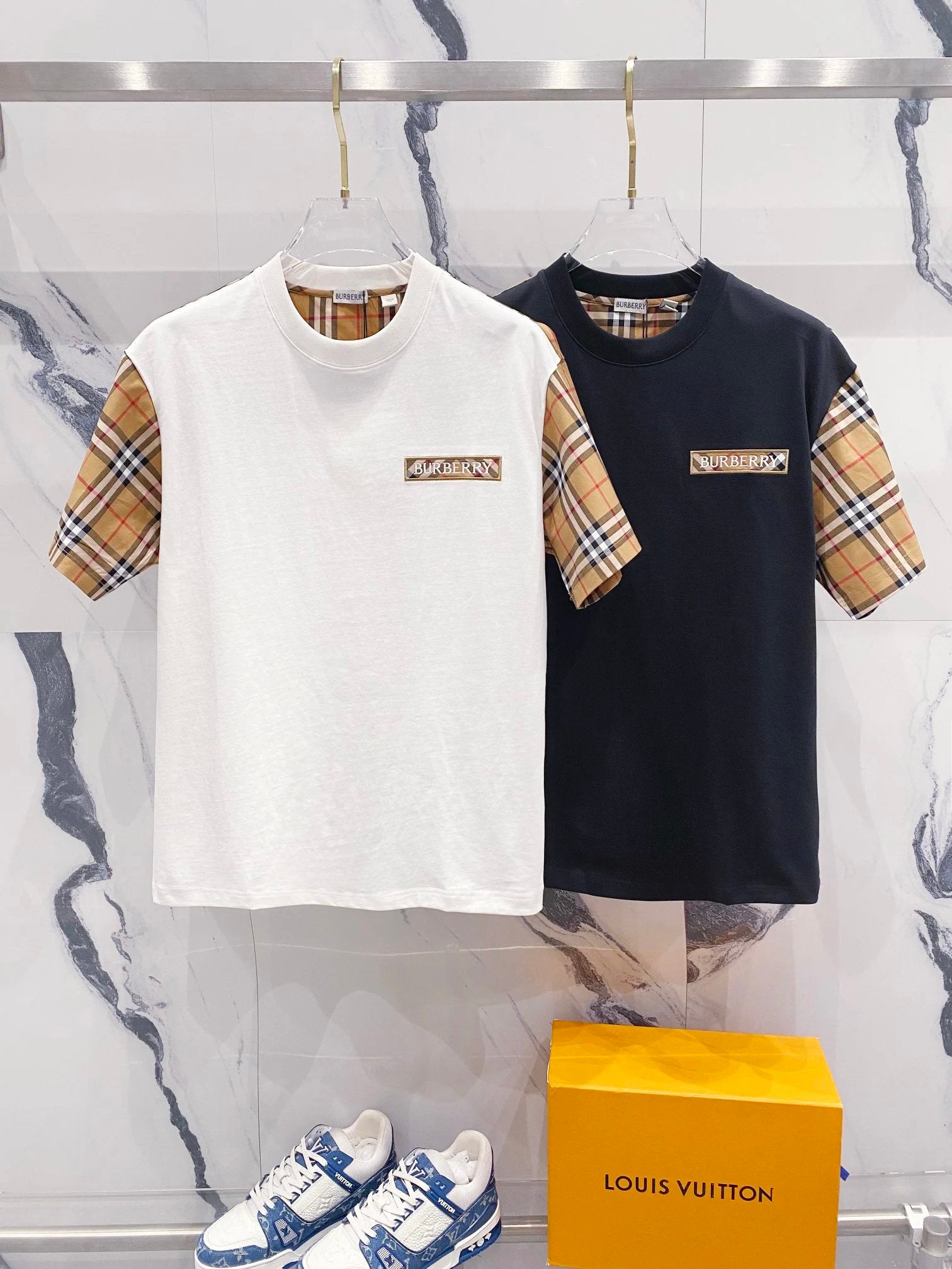 Burberry T-shirt Plaid Patchwork Design with Embroidered Letters LOGO Round Neck Short Sleeve T-Shirt25ss New Pure Cotton Unisex Style T T-shirt OS Loose Fit Base Shirt Short Sleeve Top T-Shirt