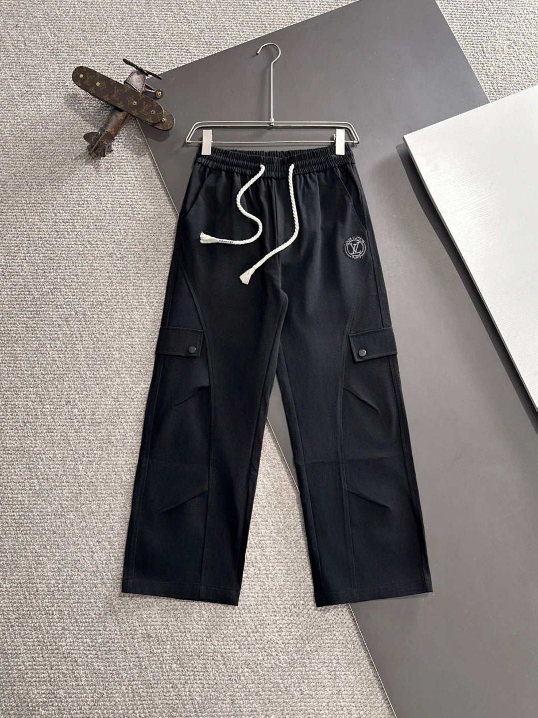 Louis Vuitton LV Sweatpants Family Initial Circle Letters logo Straight Leg Long Pants Sweatpants Unisex25ss Spring Summer New Loose Fit Versatile Plus Size Casual Pants