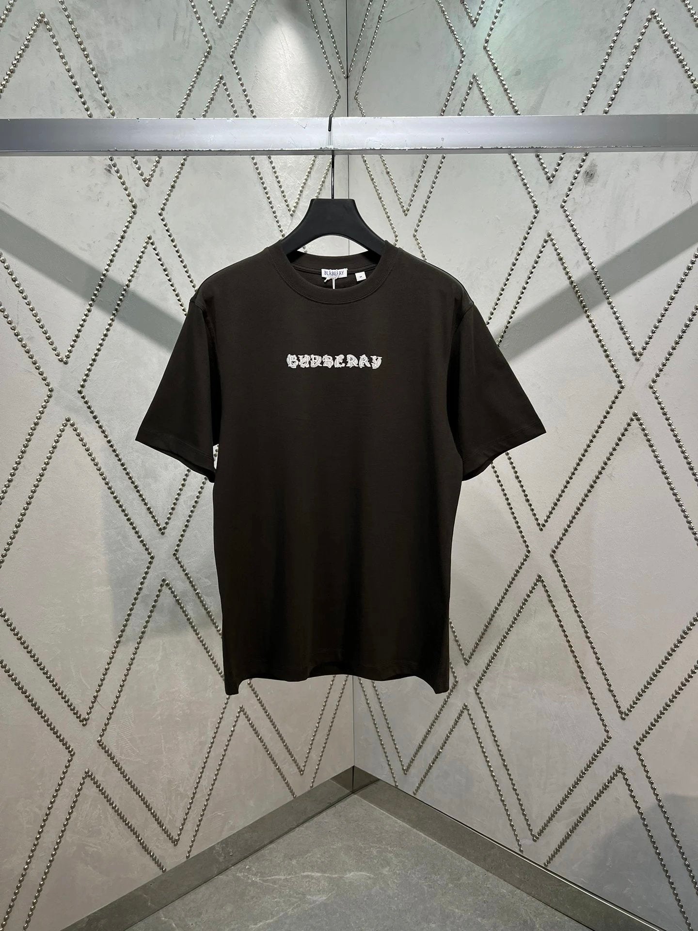 Burberry T-shirt Random Print on the Chest logo round Neck Short Sleeve25ss New Pure Cotton Unisex Style T T-shirt OS Loose Fit Base Shirt Short Sleeve Top T-Shirt