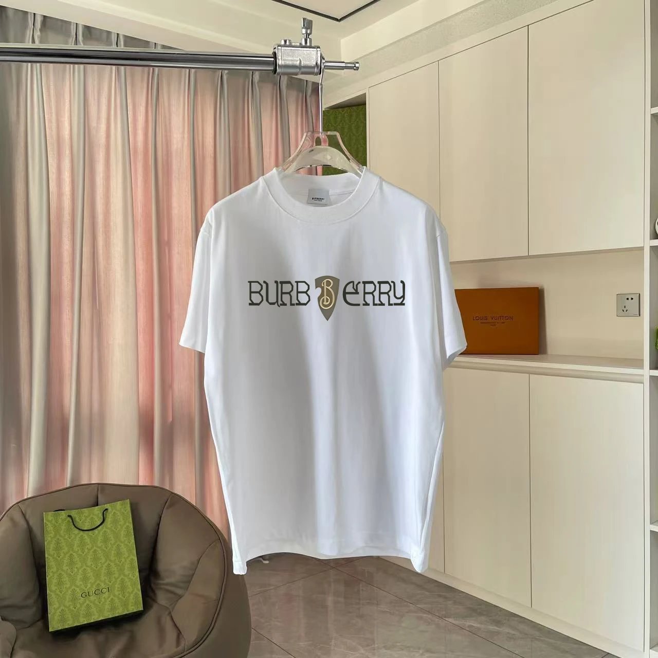 Burberry T-shirt Unique Letter Print on Chest logo round Neck Short Sleeve25ss New pure cotton T Unisex T-Shirt OS Loose Fit Base Shirt Top Half Sleeve T-Shirt