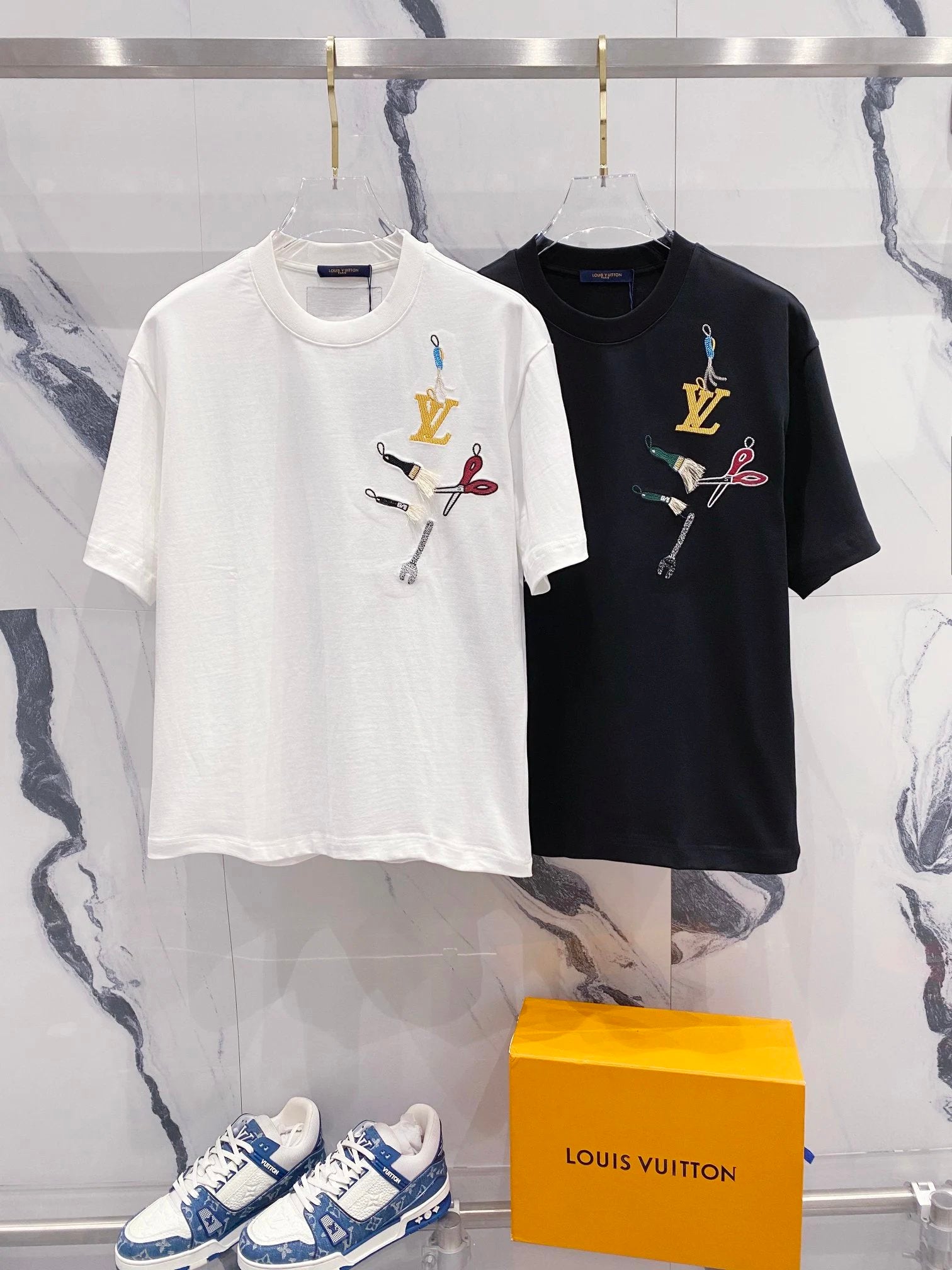 Louis Vuitton LV T-shirt Alphabet Fusion Tool Pattern Embroidery LOGO Logo Crew Neck Short Sleeve Pure Cotton Unisex T T-shirt OS Loose Fit T-Shirt Casual Simple Base Shirt