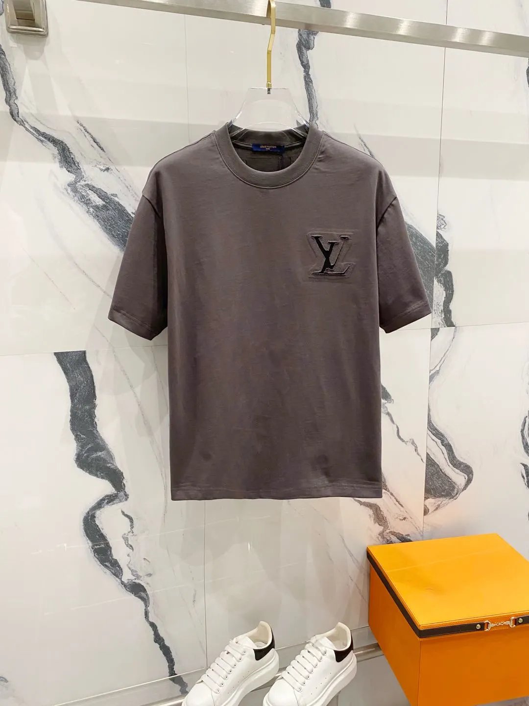 Louis Vuitton LV T-shirt Front and Back Cutout Embroidered Round Color-Block Letters LOGO Logo Crew Neck Short Sleeve25ss New pure cotton T Unisex T-Shirt OS Loose Fit Base Shirt Top Half Sleeve T-Shirt