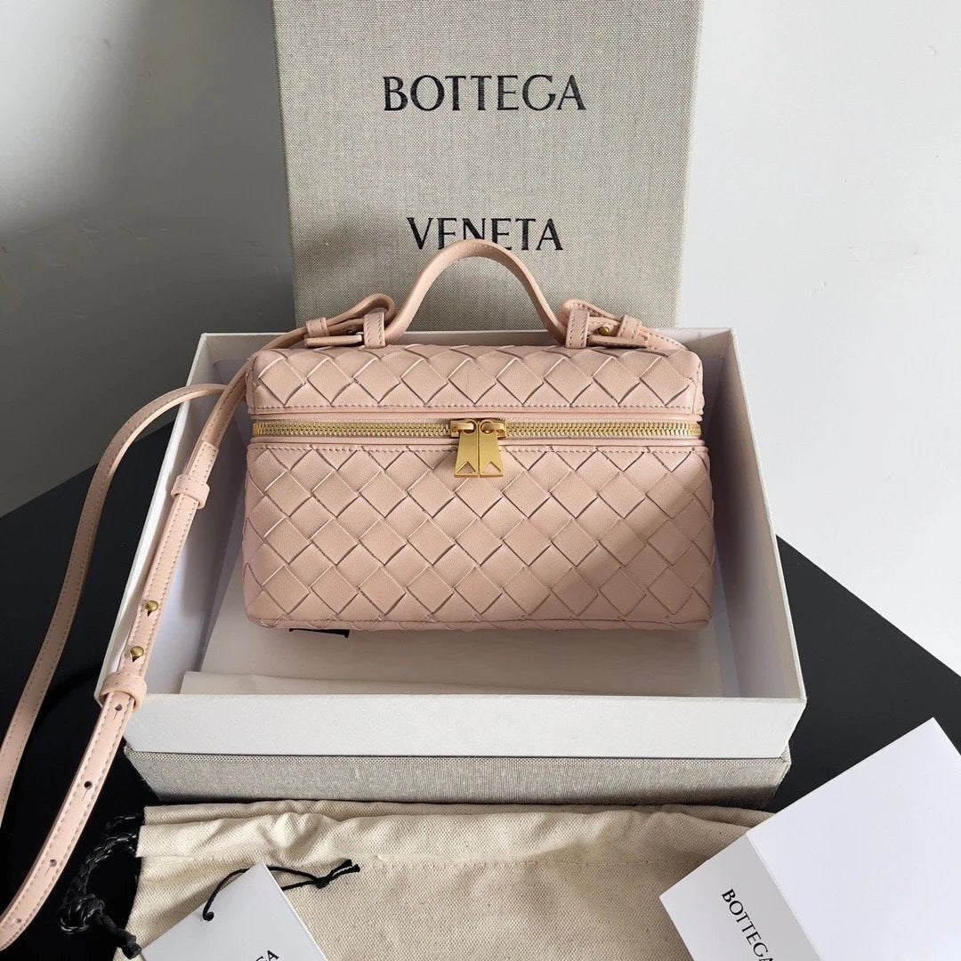 Bottega Veneta Women's Bag Top version 【Version Surrogate Shopping Original Highest Version】BottegaVeneta24Spring and Summer Woven Zipper Messenger Bag New Woven Bag Box Bag Lunch Box Bag Cowhide Woven Bag Cosmetic Bag New Women's Bag Cosmetic Case Portab