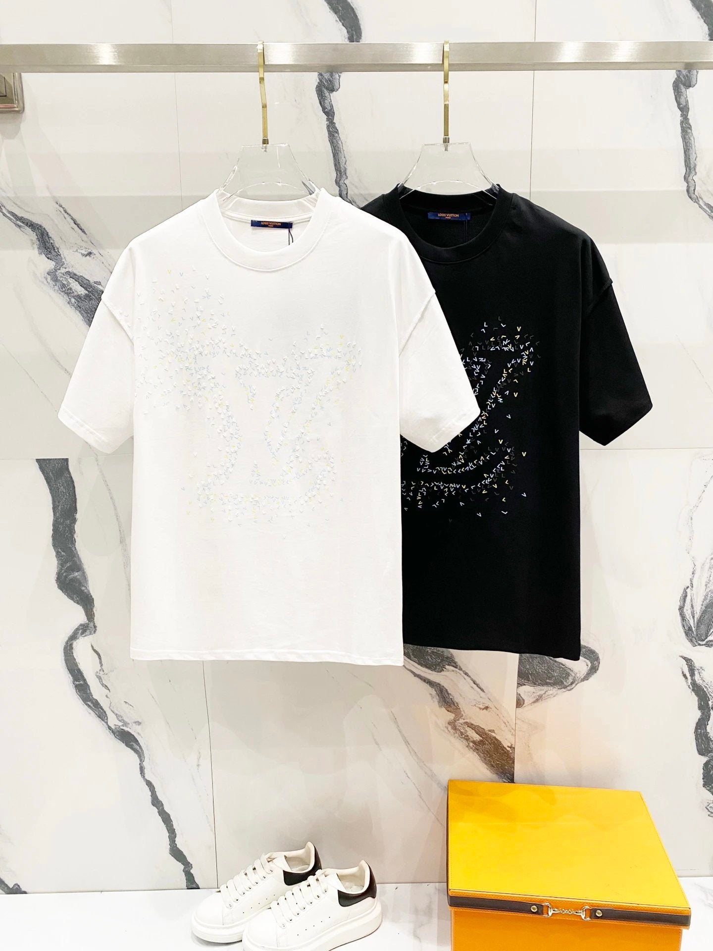 Louis Vuitton LV T-shirt Large Colorful Letter Print on the Chest logo round Neck Short Sleeve25ss New Pure Cotton Unisex Style T T-shirt OS Loose Fit Base Shirt Half Sleeve T-Shirt Top Half Sleeve