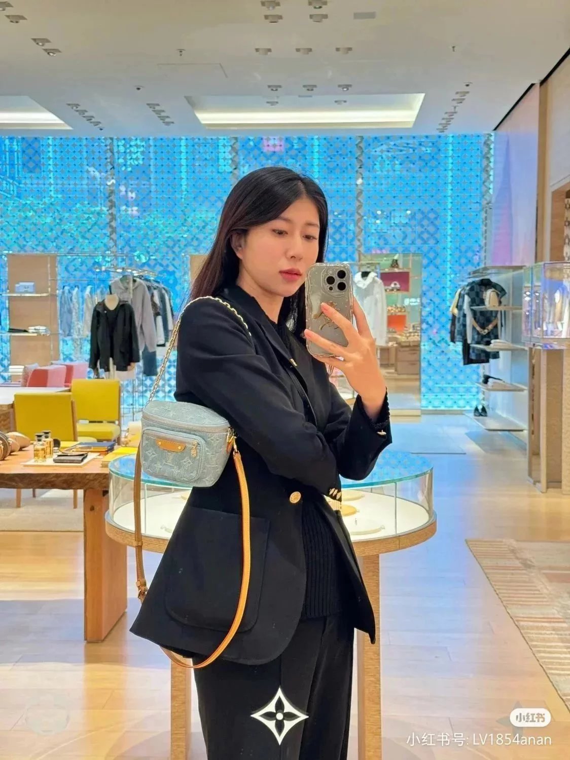 Louis Vuitton LV Women's Bag Top version 【Original Factory】2024New Blue Color Tannin Denim Bumdag Chest Bag Waist Bag Men's and Women's Same Single Shoulder Messenger Bag Chain Underarm Bag M83353