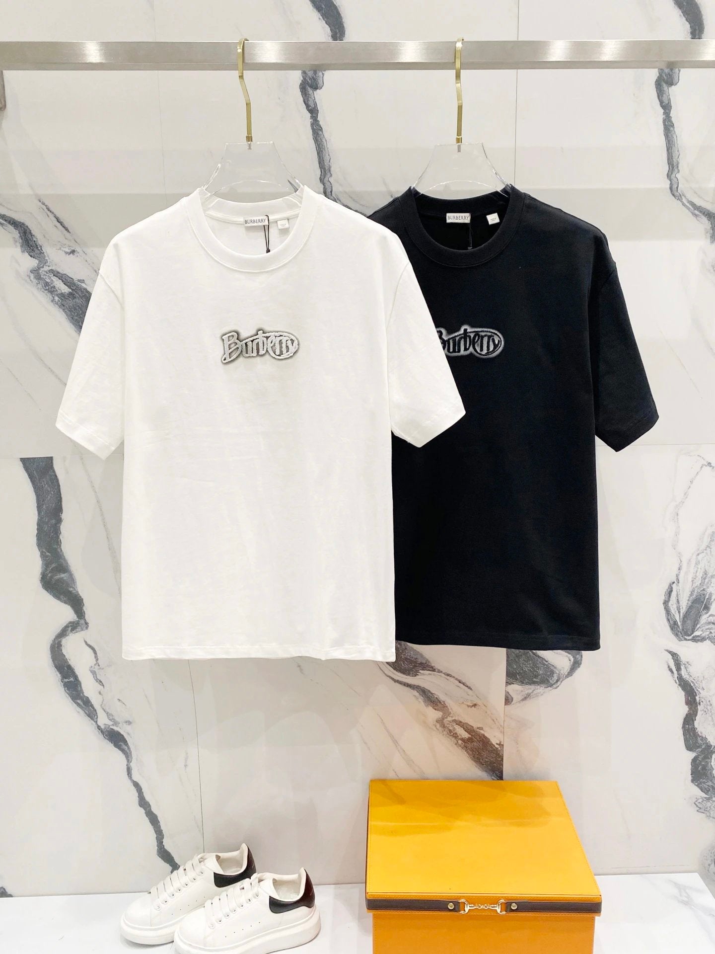 Burberry T-shirt Ink Spray Letter Toothbrush Embroidery on Chest logo round Neck Short Sleeve25ss New Pure Cotton Unisex Style T T-shirt OS Loose Fit Base Shirt Half Sleeve T-Shirt Top Half Sleeve