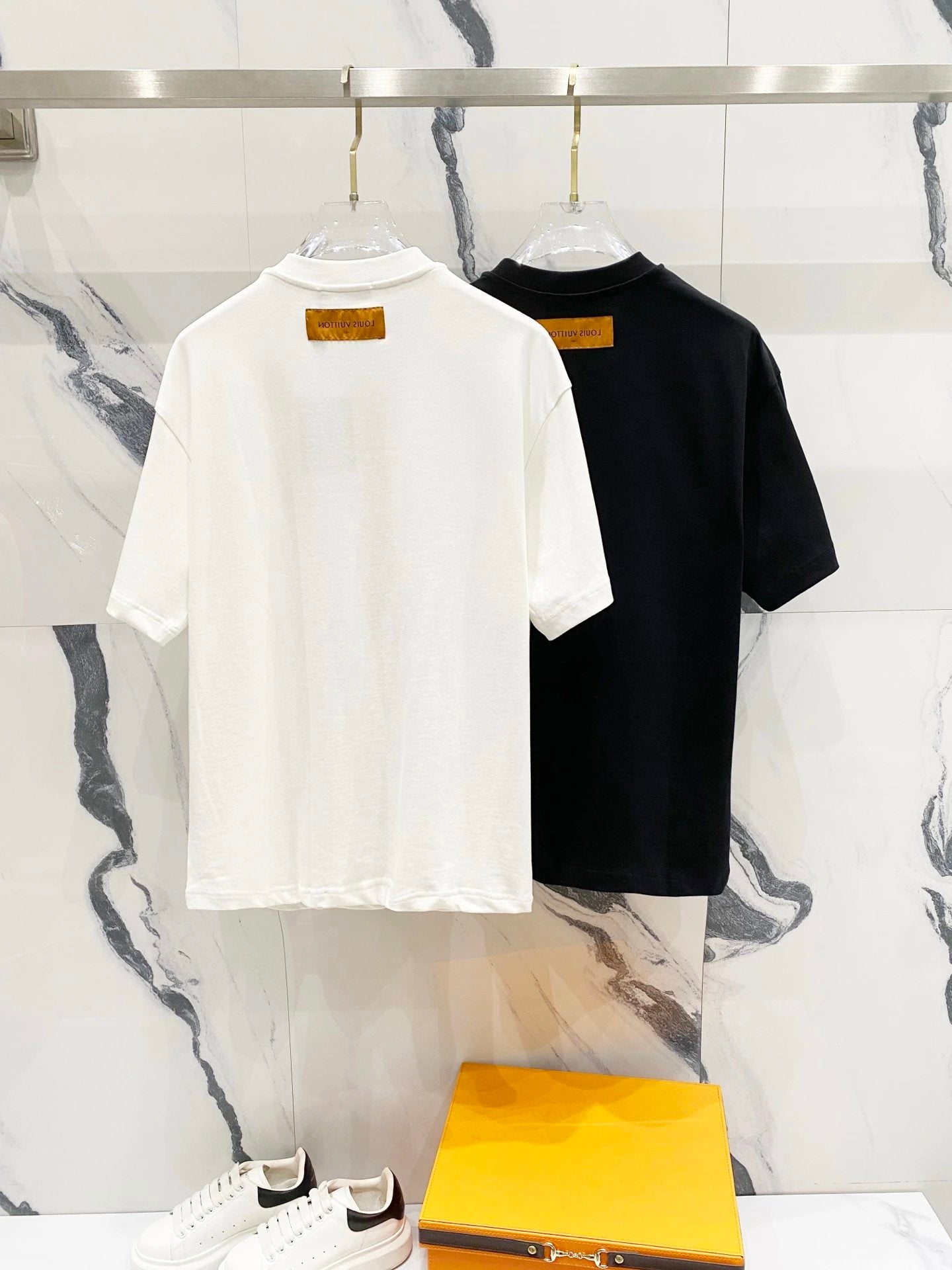 Louis Vuitton LV T-shirt Chest Rope Letter Embroidery logo round Neck Short Sleeve25ss New pure cotton T Unisex T-Shirt OS Drop Shoulder Loose Fit Base Shirt Top T-Shirt Short Sleeve