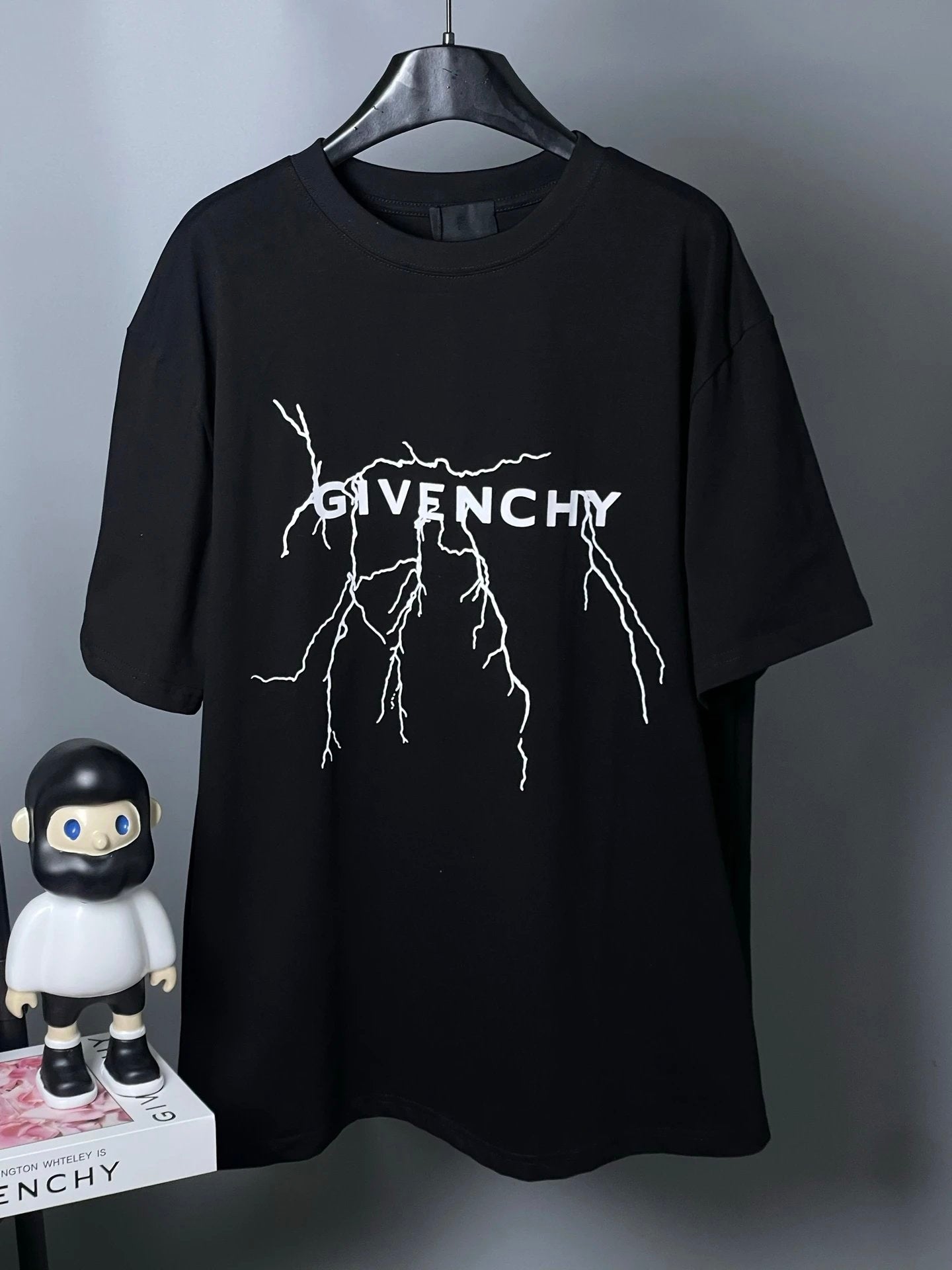 Givenchy T-shirt Reflective Lightning Letter Print on the Chest logo round Neck Short Sleeve25ss New pure cotton T Unisex T-Shirt OS Loose Fit Base Shirt Top Half Sleeve T-Shirt