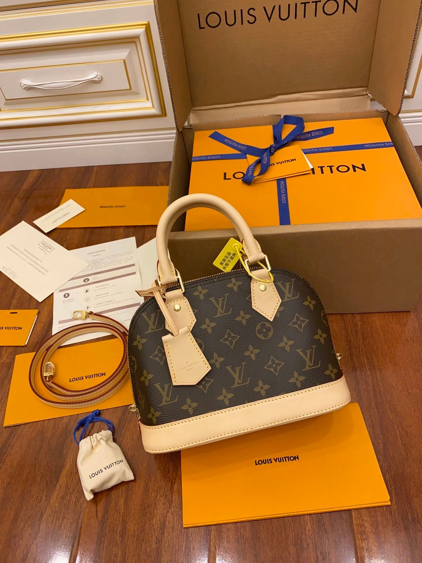 Louis Vuitton LV Women's Bag Top version Presbyopic Shell Bag Portable Shoulder Bag Messenger Bag Women's Bag