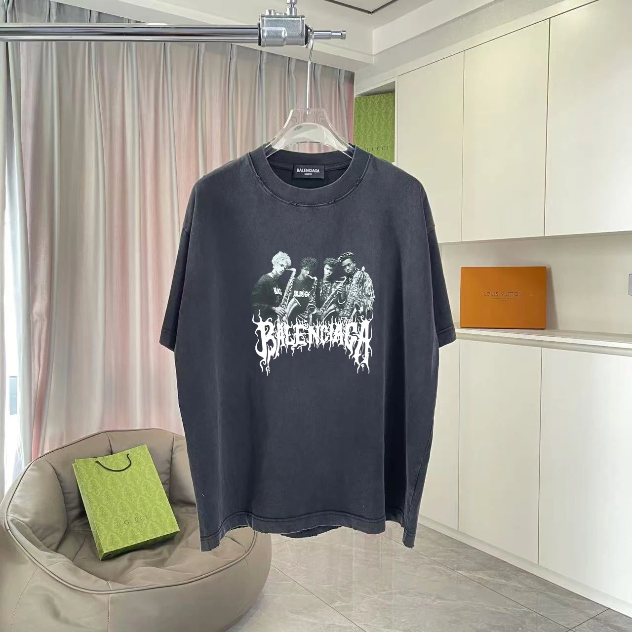 Balenciaga T-shirt Chest Character Pattern Print logo round Neck Short Sleeve25ss New Pure Cotton Unisex Style T T-shirt OS Loose Fit Base Shirt Top Half Sleeve T-Shirt