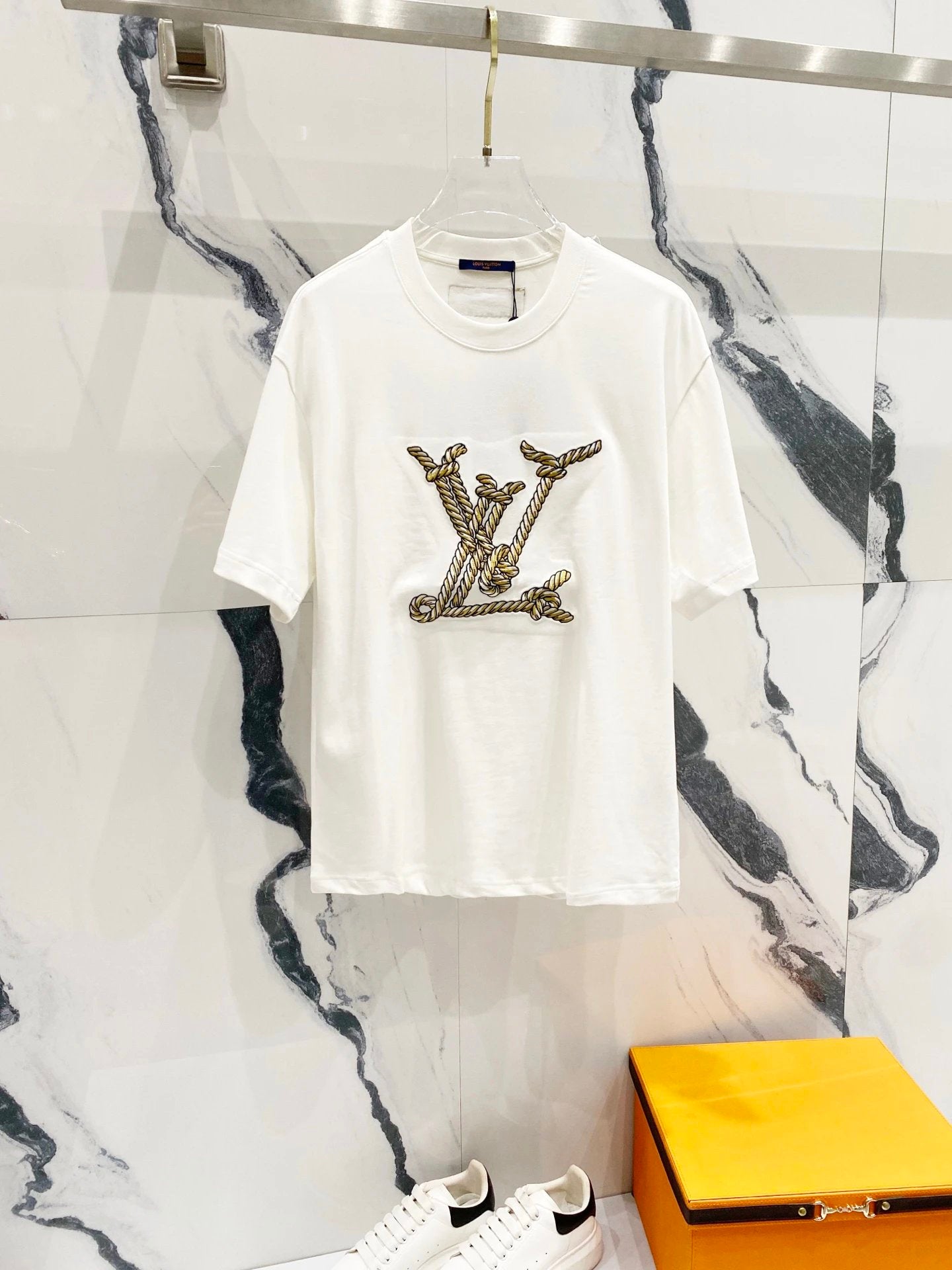 Louis Vuitton LV T-shirt Chest Rope Letter Embroidery logo round Neck Short Sleeve25ss New pure cotton T Unisex T-Shirt OS Drop Shoulder Loose Fit Base Shirt Top T-Shirt Short Sleeve