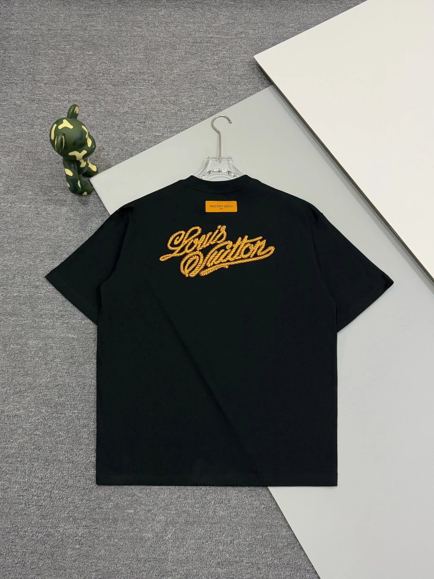 Louis Vuitton LV T-shirt Front and back golden embroidery logo round Neck Short Sleeve25ss New pure cotton T Unisex T-Shirt OS Drop Shoulder Loose Fit Base Shirt Top T-Shirt Short Sleeve