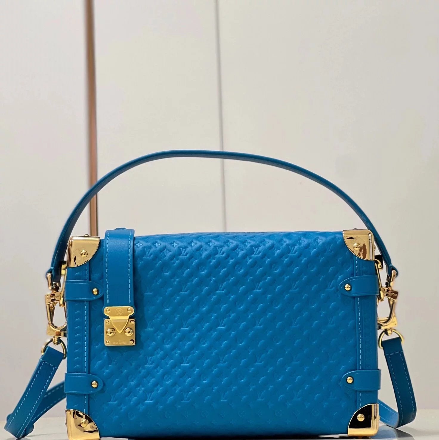 Louis Vuitton LV Women's Bag Top version Original Leather2023New Soft Box Bag Twist Lock Bag Shoulder Crossbody Portable Bag Gu Ailing Same Style Women Bag Rose Red Blue Black Cattle Leather Bag
