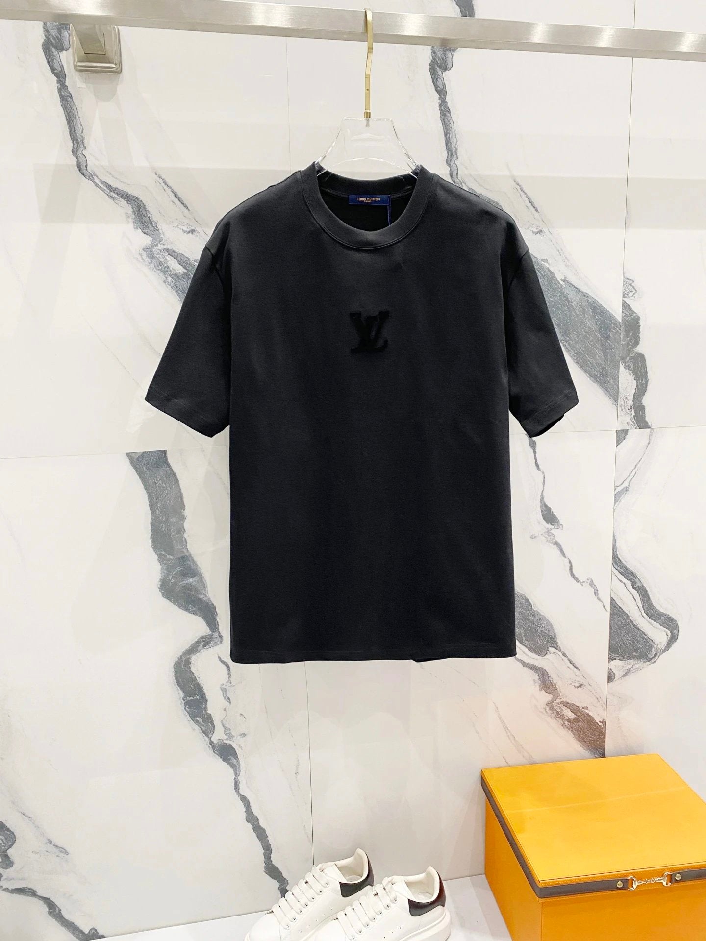 Louis Vuitton LV T-shirt Simple Letter Toothbrush Embroidery on Chest logo round Neck Short Sleeve25ss New pure cotton T Unisex T-Shirt OS Drop Shoulder Loose Fit Base Shirt Top T-Shirt Short Sleeve