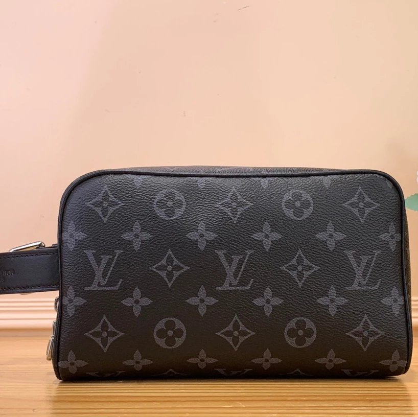 Louis Vuitton LV Wallets/Clutches Top version 【Top with High Version】【LockerDoppKit Toilet Bag】M83112Flower(Silk Screen)Black Color Wash Bag DOPP Toilet Bag/Cosmetic Bag Men's and Women's Bags Handbag Presbyopic M83112Black Flower Wash Bag Large M12641