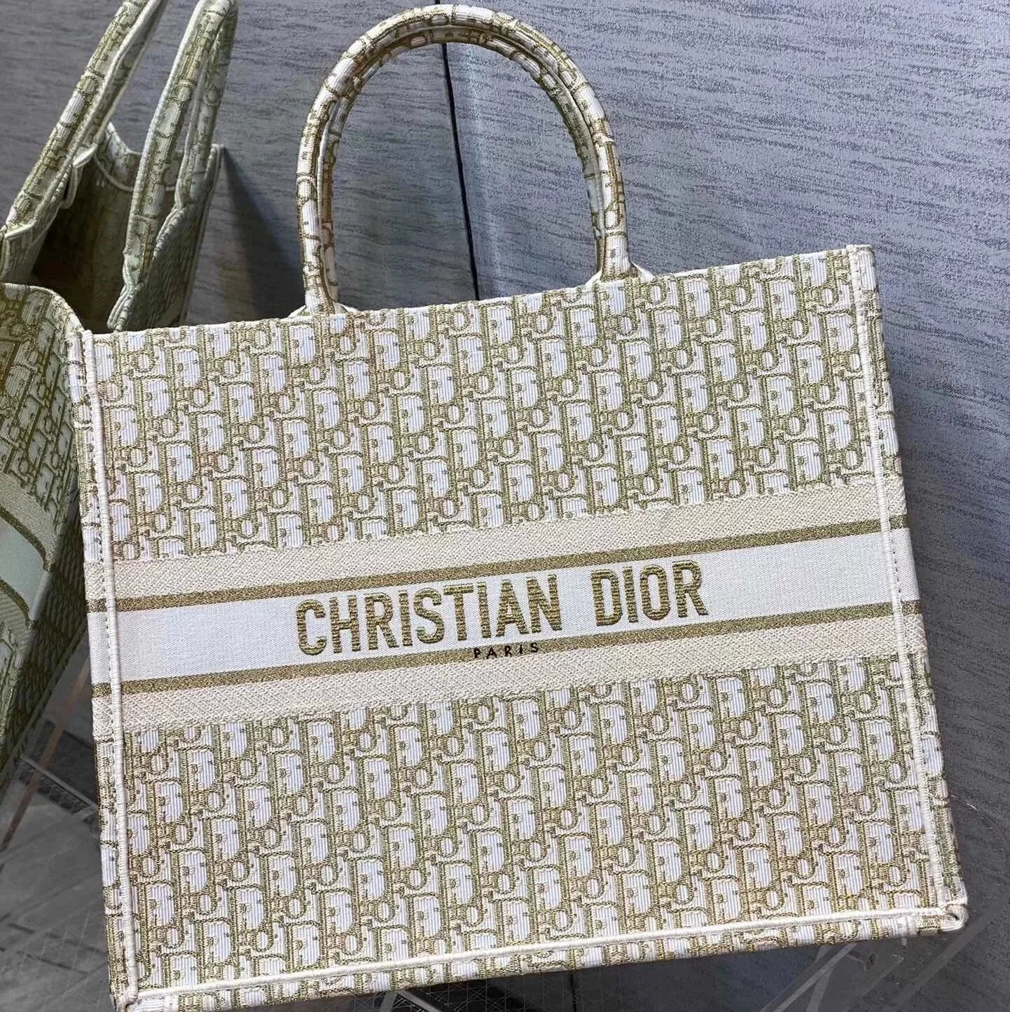 Dior Women's Bag Top version 【Original Order】Christmas Limited Edition booktote Gold Thread Series Lucky Star Embroidered Tote Bag Women's One Shoulder Handbag Shopping Bag Mummy Bag