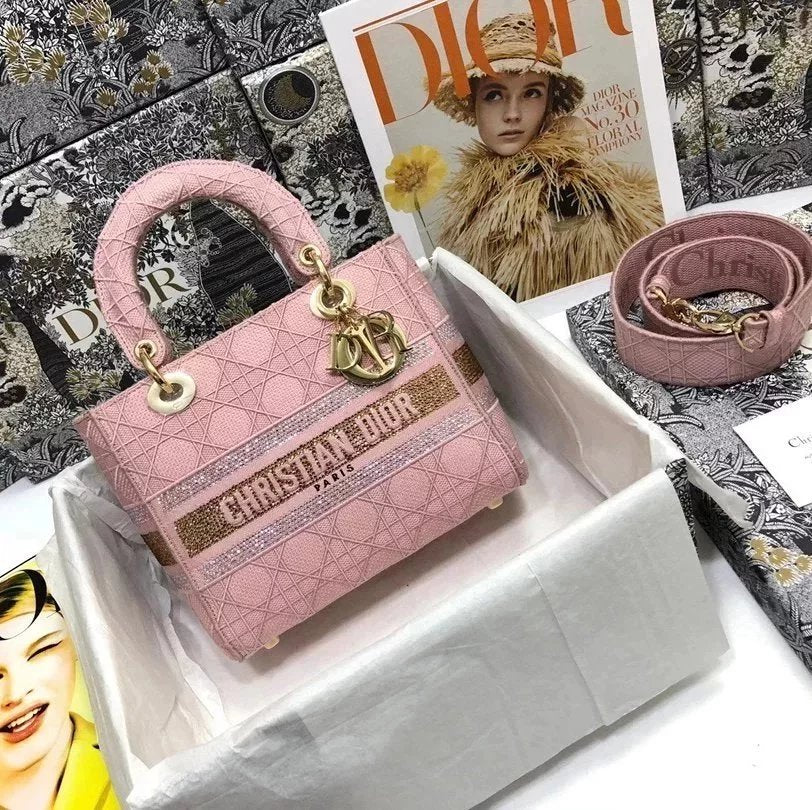 Dior Women's Bag Top version 【High Edition】2022Spring and Summer New Diana Bag Lady Five-Grid Embroidered Cloth Handmade Spot Drill This Medium Handbag Can Be Matched with Embroidered Removable Shoulder Strap Internal Zipper Pocket and Patch Pocket Can Be