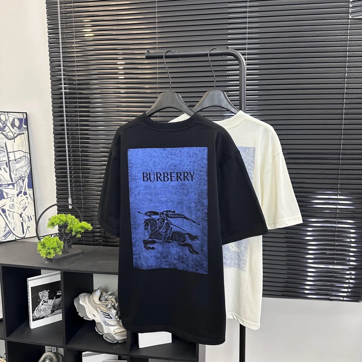 Burberry T-shirt Backside Print logo round Neck Short Sleeve25ss New pure cotton T Unisex T-Shirt OS Loose Fit Base Shirt Top Half Sleeve T-Shirt