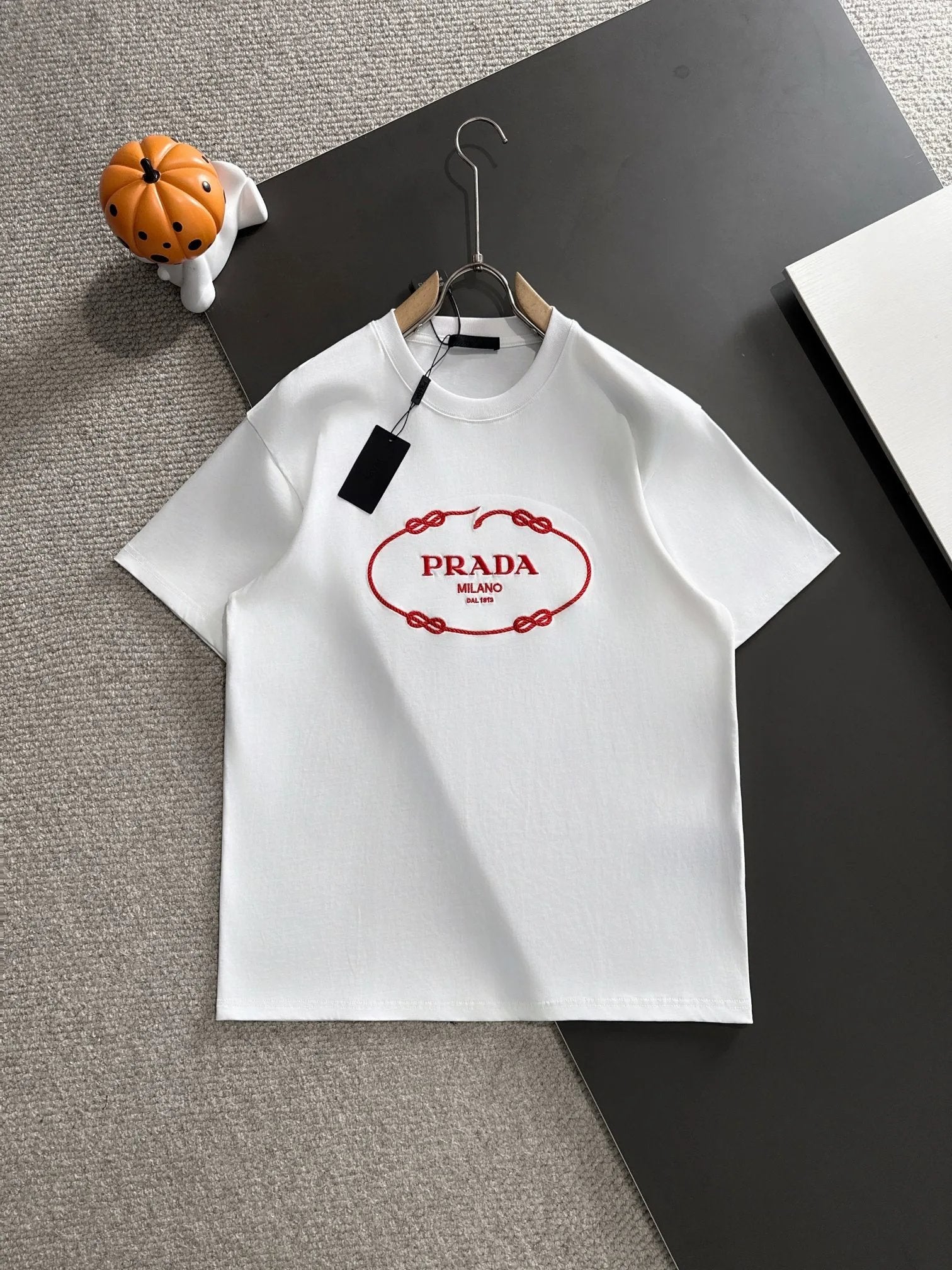 PRADA T-shirt Chest Letter Snake Pattern Embroidery logo round Neck Short Sleeve25ss New pure cotton T Unisex T-Shirt OS Loose Fit Base Shirt Top Half Sleeve T-Shirt