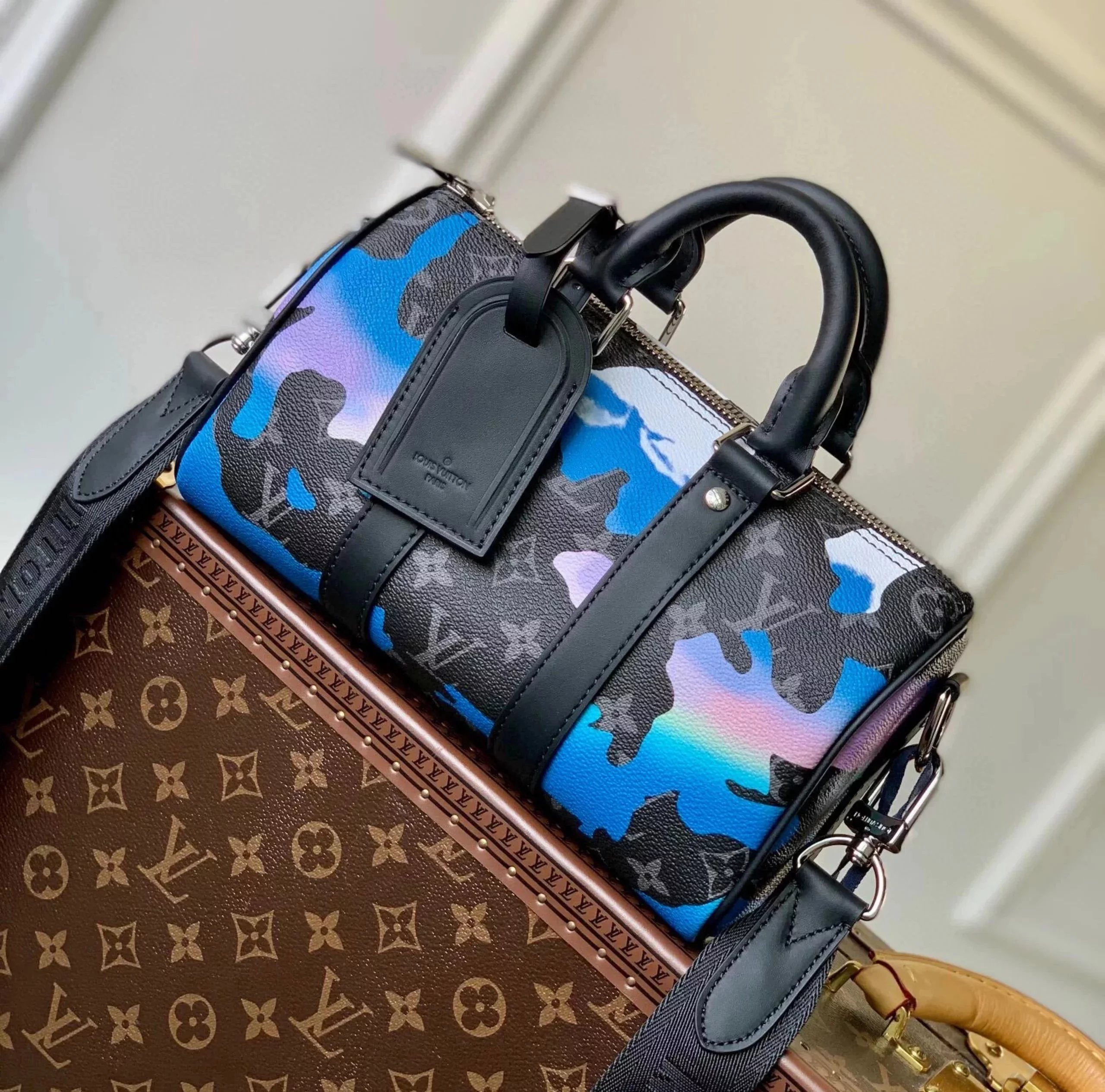 Louis Vuitton LV Men's Bag Top version 【New Arrivals】M21430Printed Men's Pillow Bag Series Keepall25Handbag Material MonogramEclipseReverse Canvas，Unisex Shoulder Messenger Bag Handbag