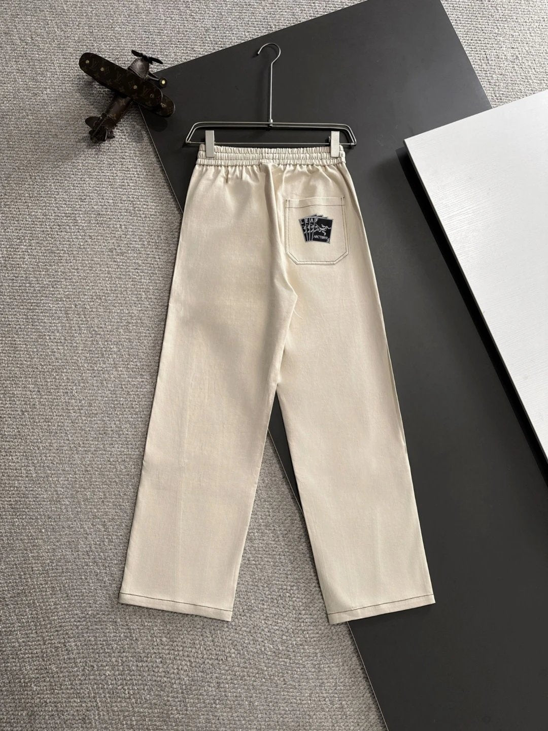 Arc'teryx Sweatpants Back Pocket Bird Playing Cards Obedient logo Straight Leg Long Pants Sweatpants Unisex25ss Spring Summer New Versatile Plus Size Sports Casual Loose Fit Pants