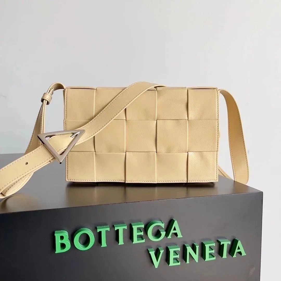 Bottega Veneta Women's Bag Top version 【Original Leather】Counter Quality Oil Wax Leather Cassette15Plaid Woven Square Bag Shoulder Strap Triangle Buckle Woven Bag Crossbody Bag Shoulder Bag Crossbody Bag for Men and Women Same Style Men's and Women's Bags