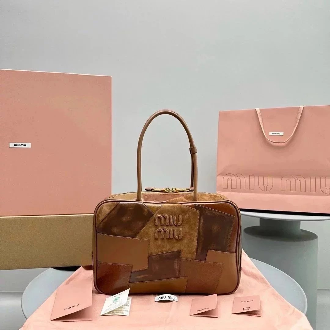 Miu Miu Bag Top version 【Super Original Leather】24ss Show Style Leather Patchwork Briefcase Patch Portable Travel Bag Men's and Women's Bags5BB117Stitching Patch Briefcase Men's Handbag New Isidan Limited Leather Patchwork Tote Bag Patch Tote Bag Backpack