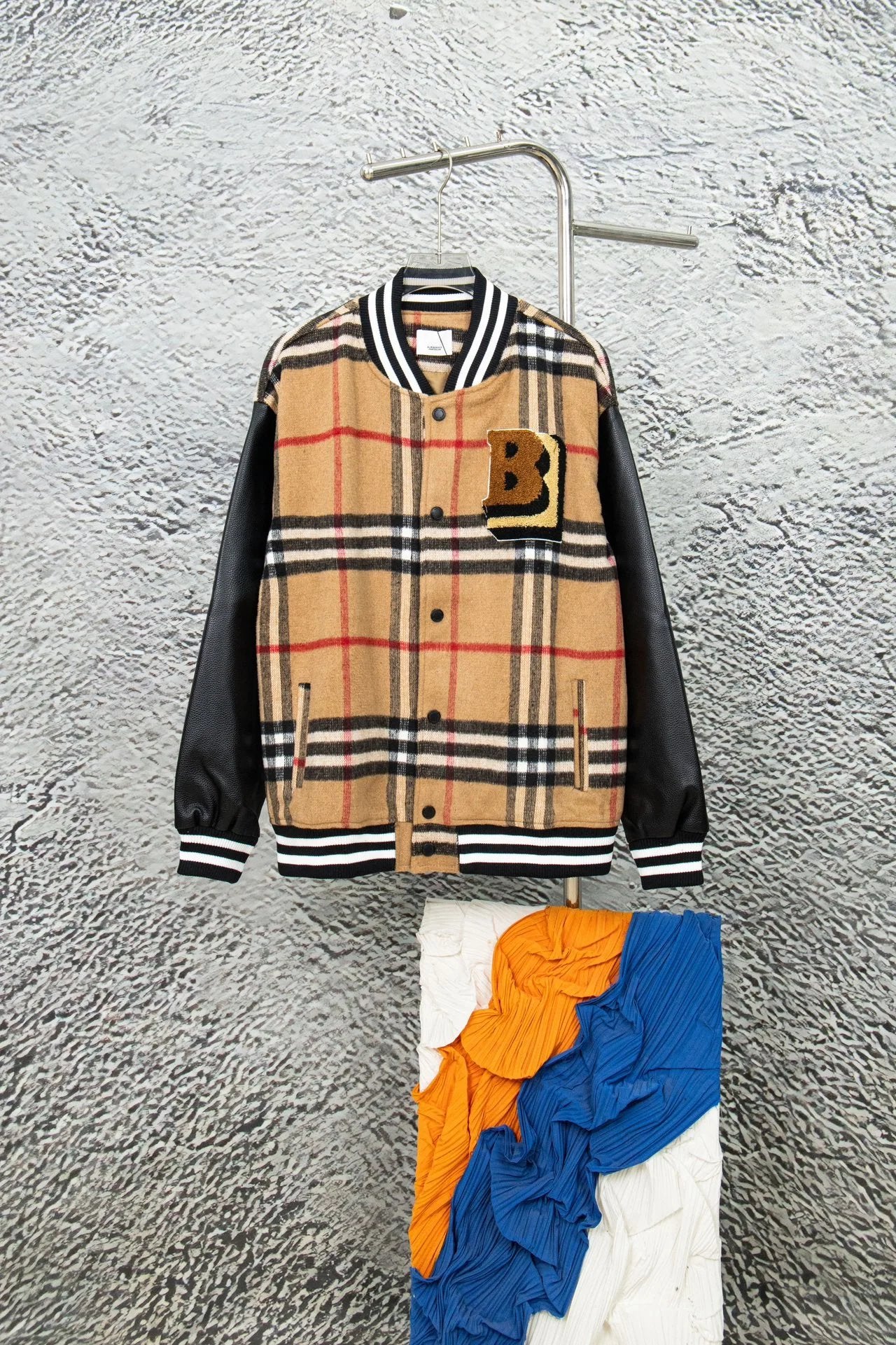 Burberry Jackets 2024ss Runway Style Baseball Jacket Coat Unisex Winter Thickened Sports Casual Loose Fit Versatile