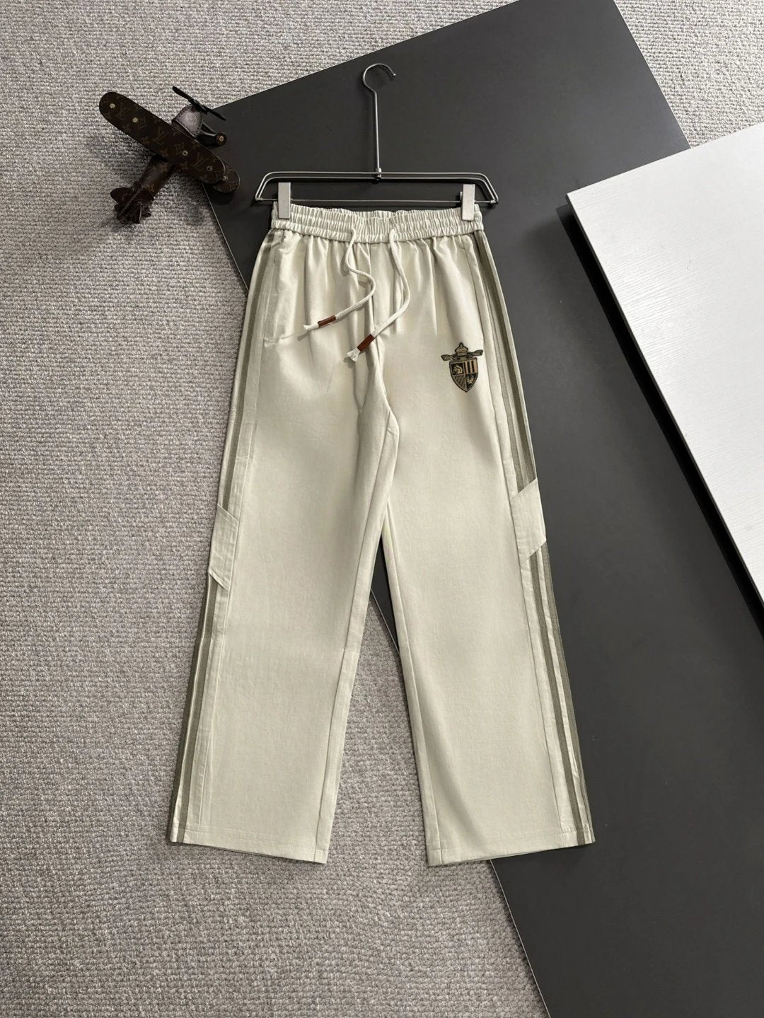 FENDl Sweatpants Previous version CLUB Logo logo Straight Leg Long Pants Sweatpants Unisex25ss Spring Summer New Versatile Plus Size Sports Casual Loose Fit Pants